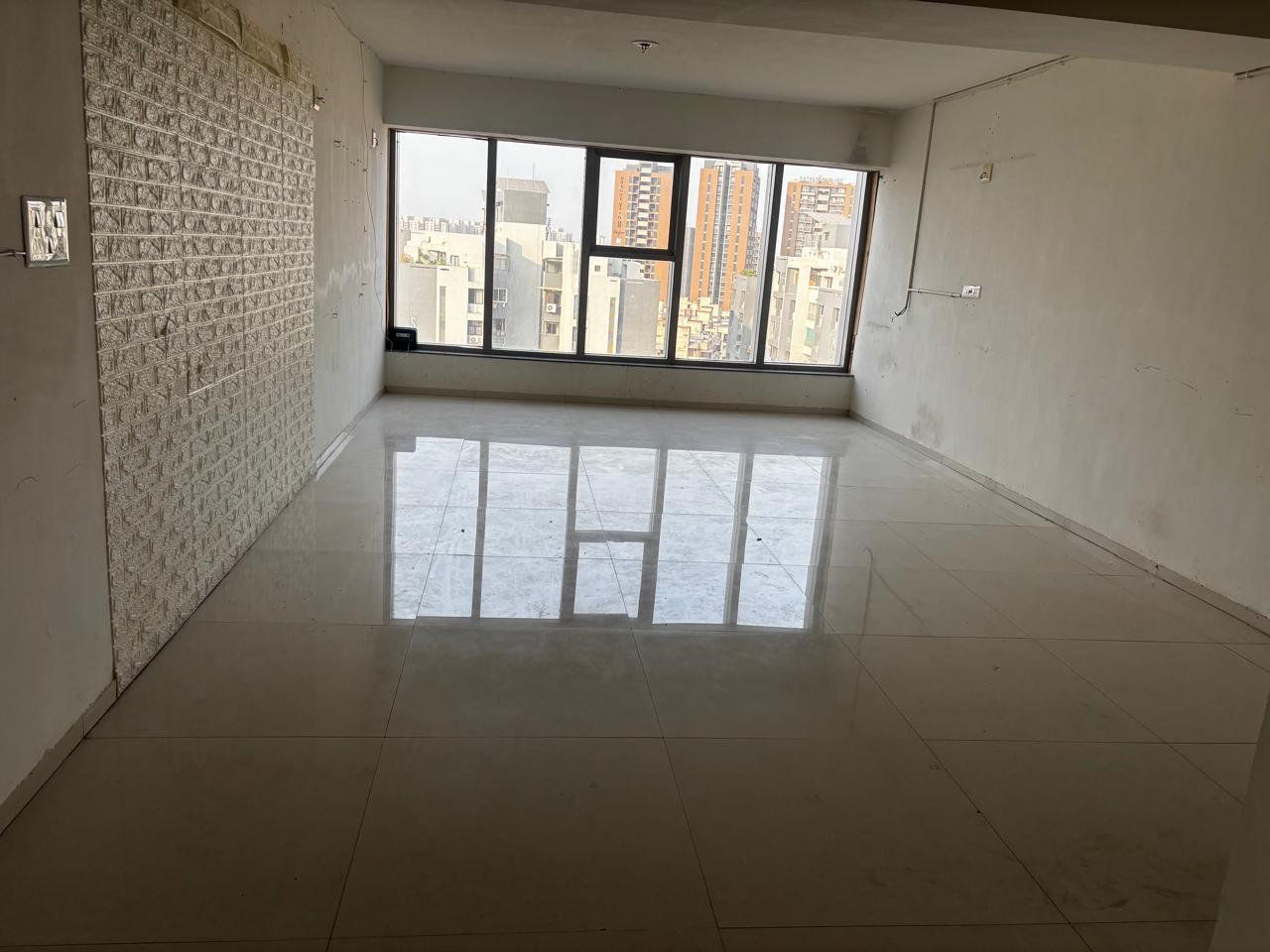 695 Sq. Ft. Commercial Office for Rent in Naranpura Ahmedabad - Media 3