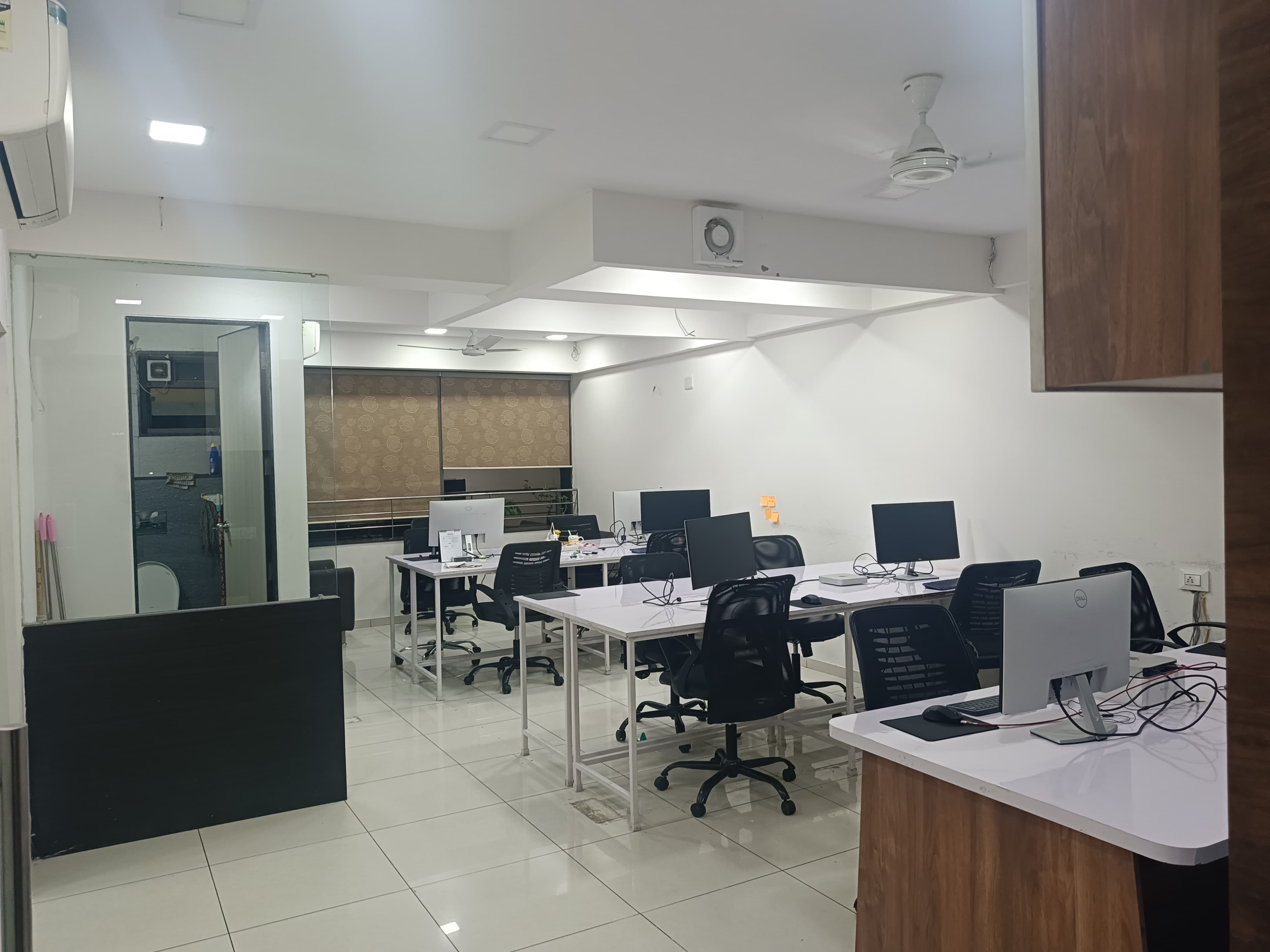 1400 Sq. Ft. Commercial Office for Rent in Navrangpura Ahmedabad - Media 9