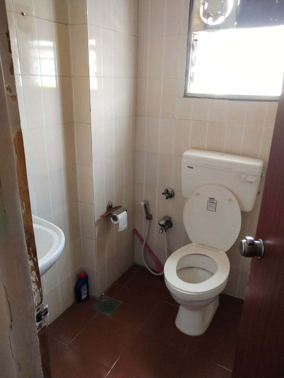 1927 Sq. Ft. Commercial Office for Rent in Cg Road Ahmedabad - Media 6