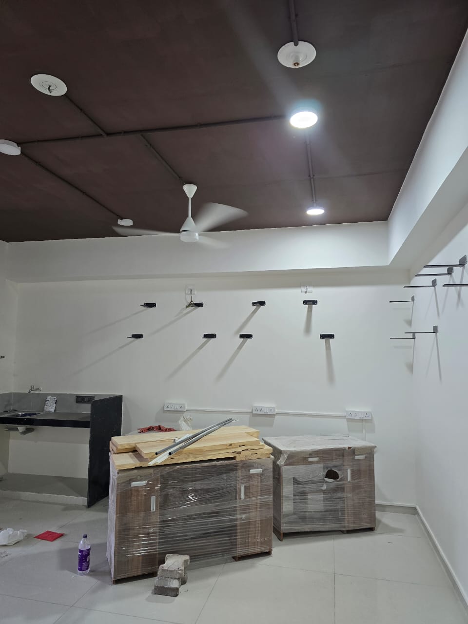 859 Sq. Ft. Commercial Office for Rent in Sola Ahmedabad - Media 3