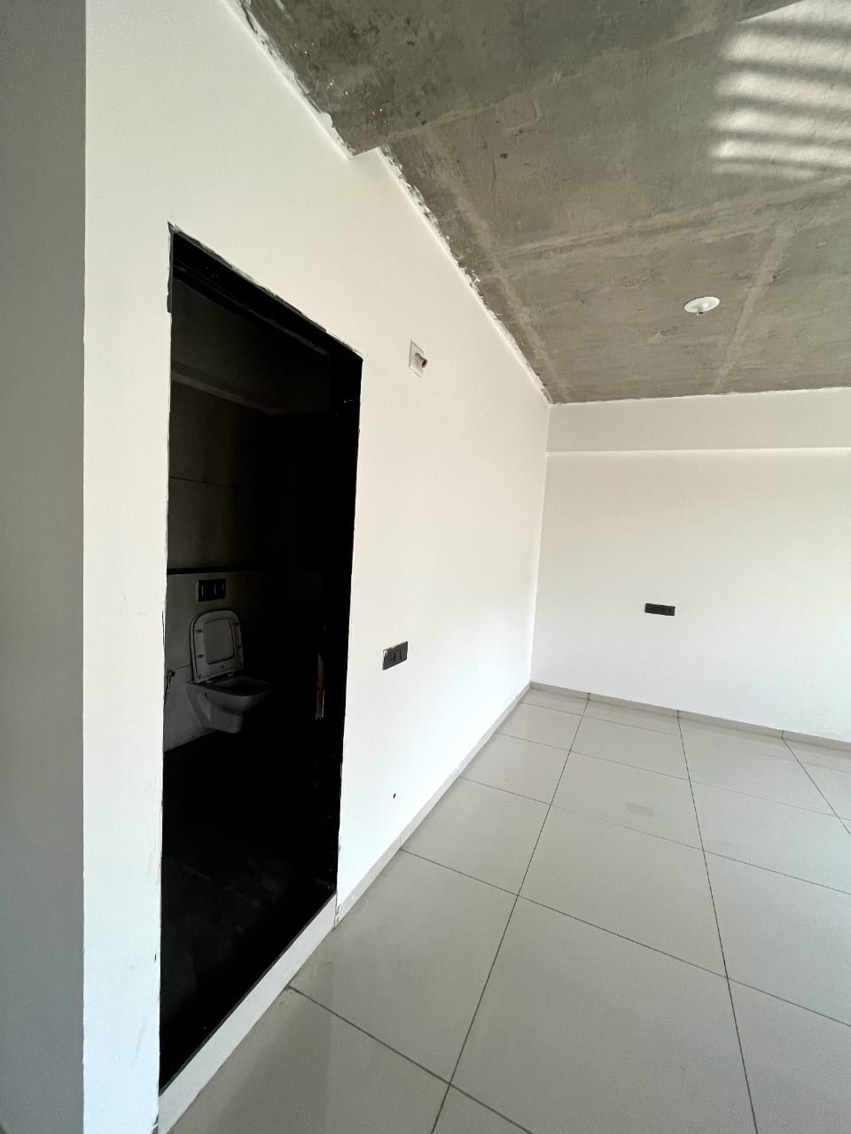 1024 Sq. Ft. Commercial Office for Rent in Sola Ahmedabad - Media 4