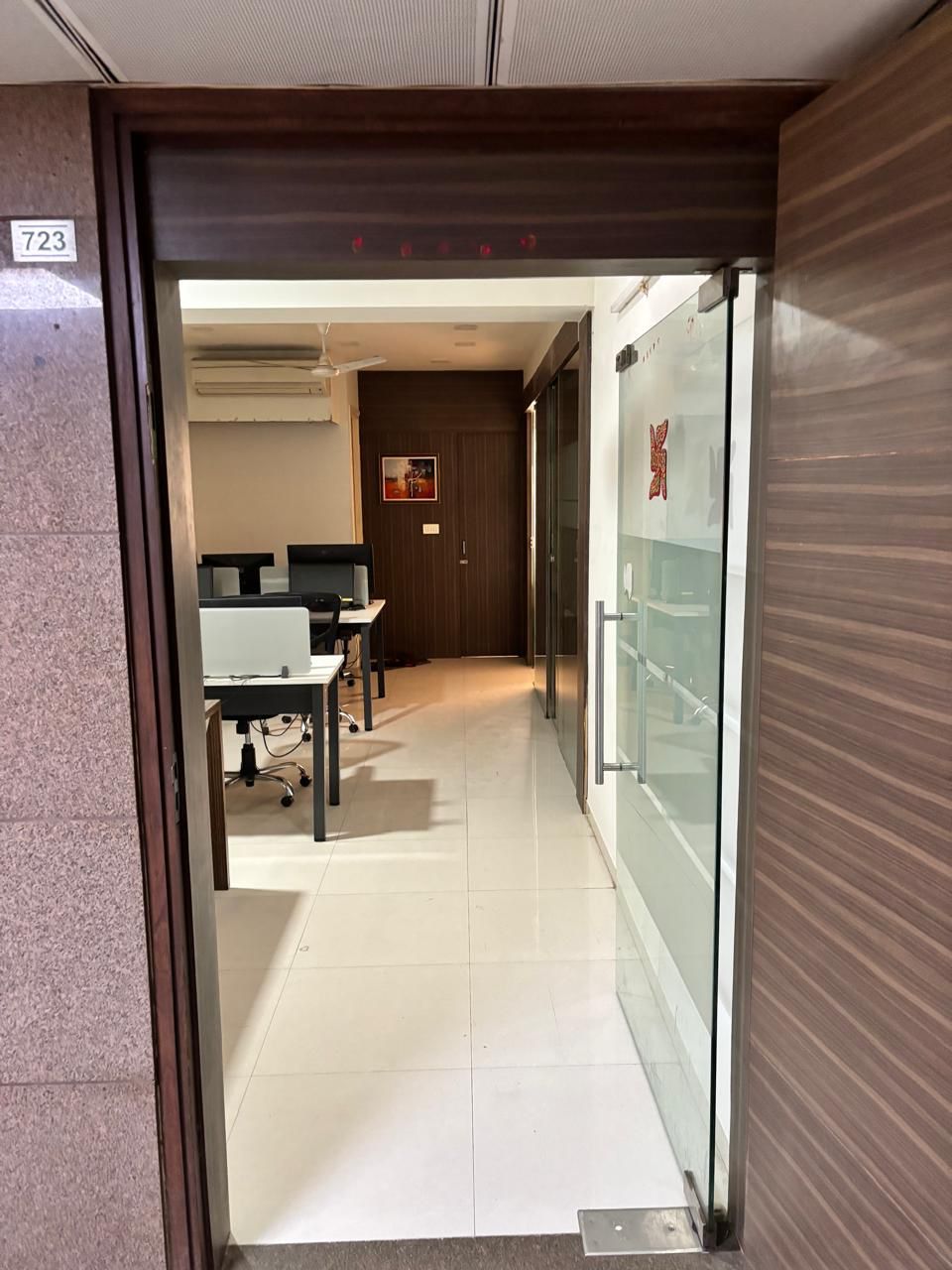 1035 Sq. Ft. Commercial Office for Rent in Science City Ahmedabad - Media 9