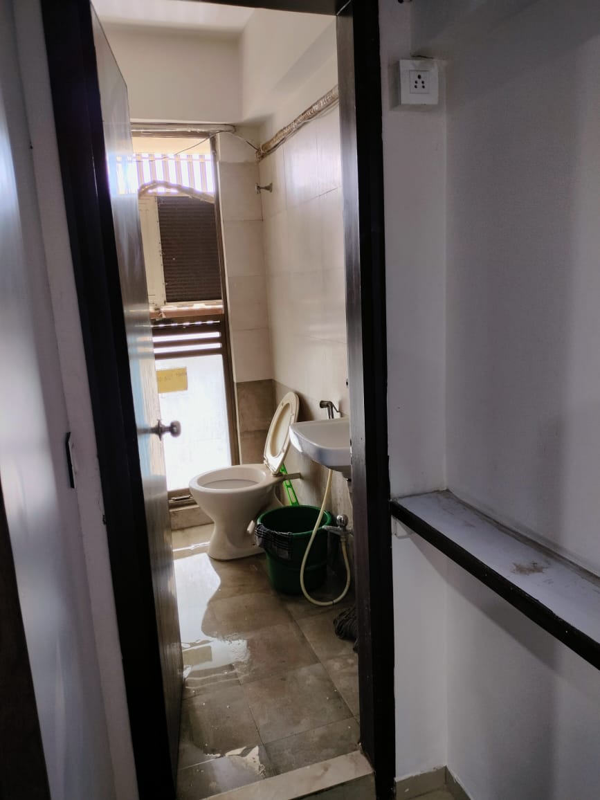 682 Sq. Ft. Commercial Office for Rent in Thaltej Ahmedabad - Media 4