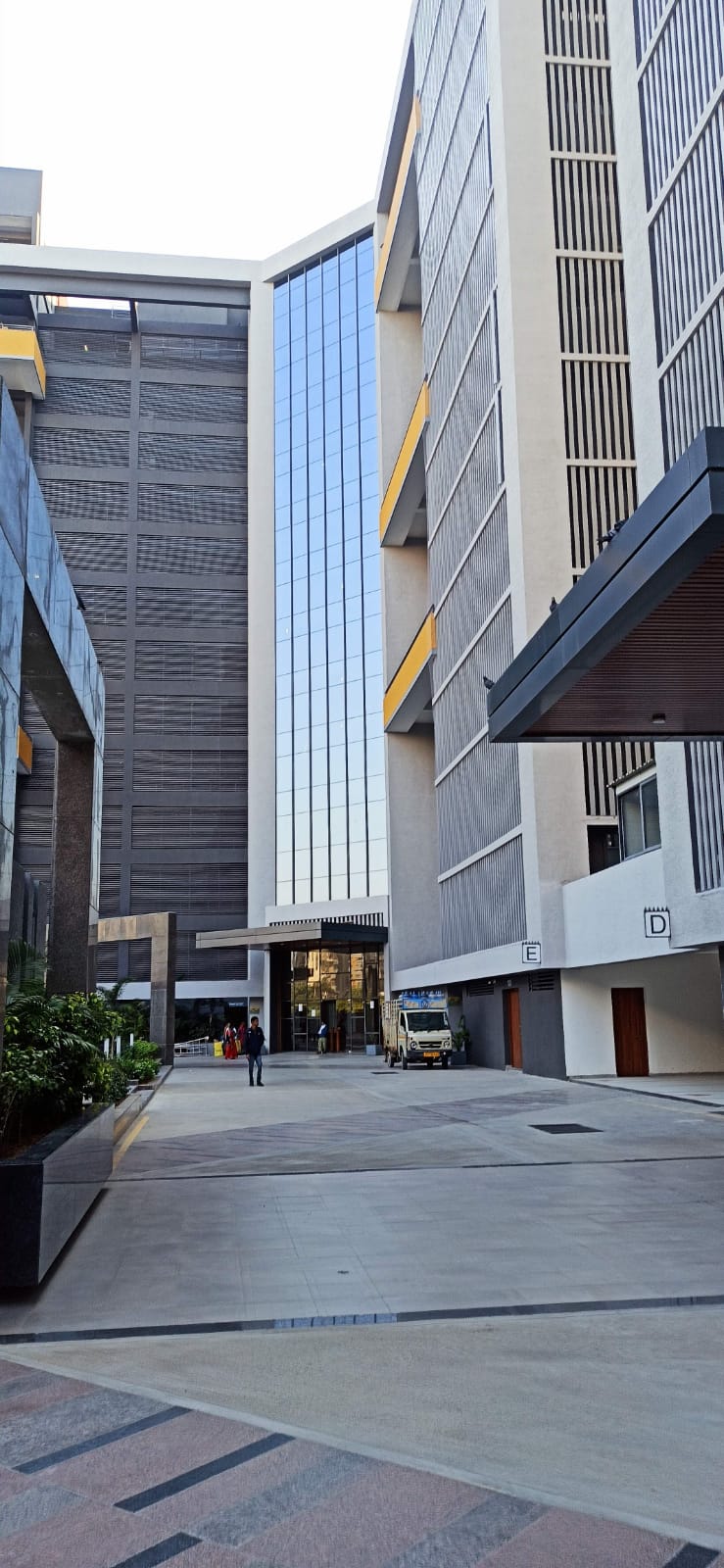 905 Sq. Ft. Commercial Office for Rent in Gota Ahmedabad - Media 7