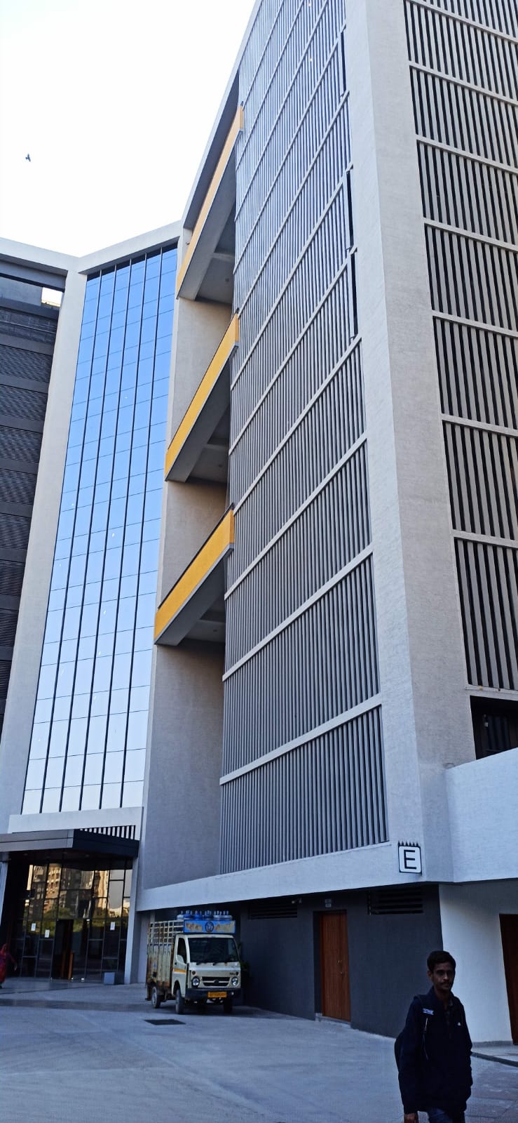 905 Sq. Ft. Commercial Office for Rent in Gota Ahmedabad - Media 6