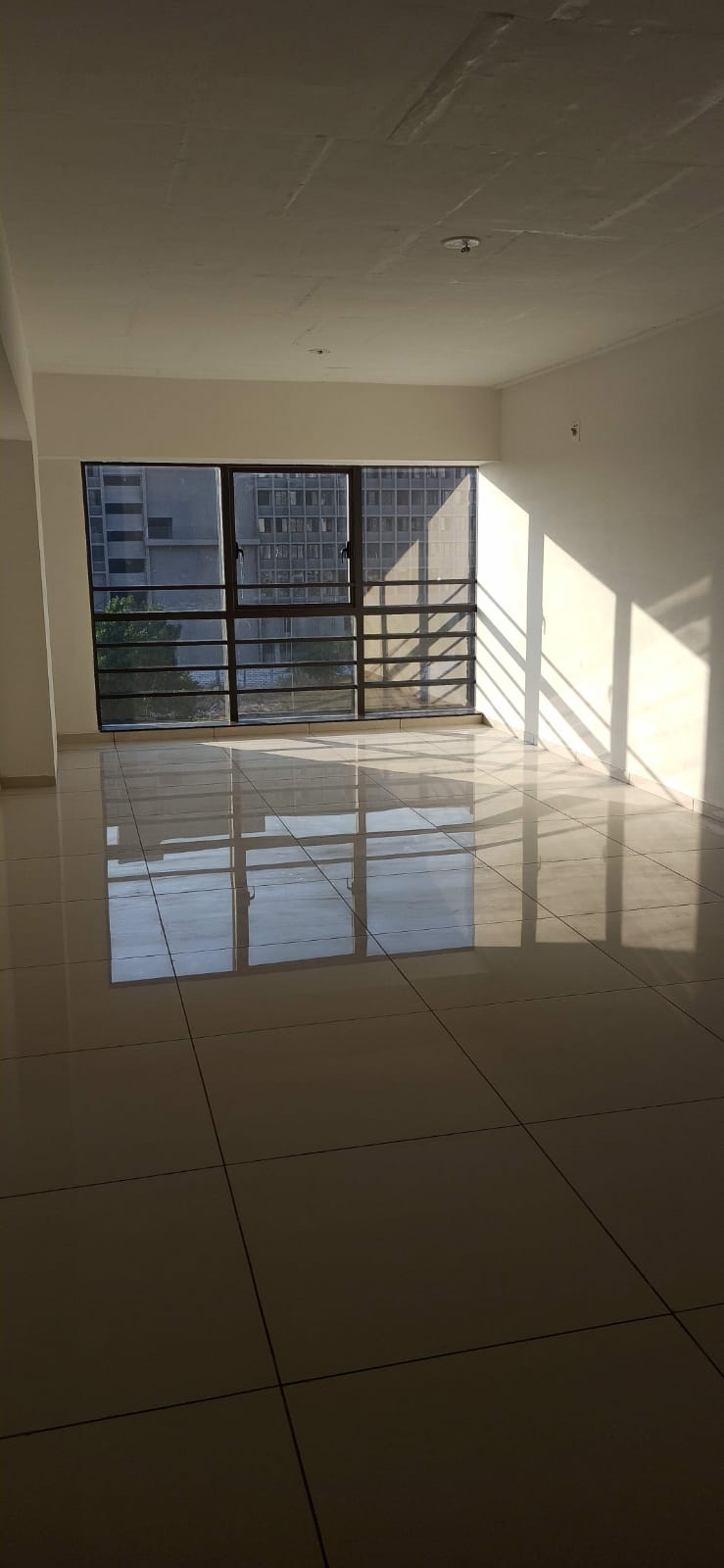 905 Sq. Ft. Commercial Office for Rent in Gota Ahmedabad - Media 3