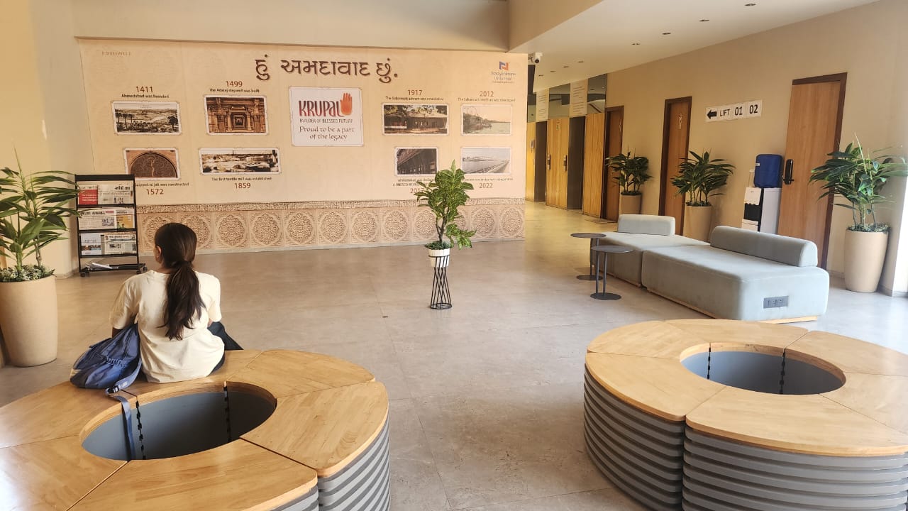426 Sq. Ft. Commercial Office for Rent in Satellite Ahmedabad - Media 8