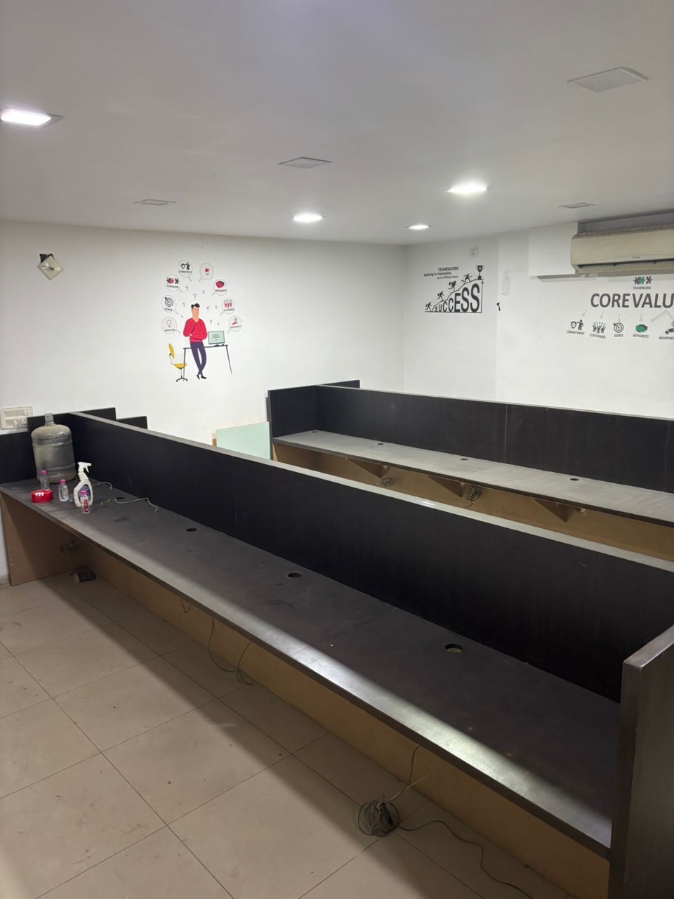847 Sq. Ft. Commercial Office for Rent in Vastrapur Ahmedabad - Media 2
