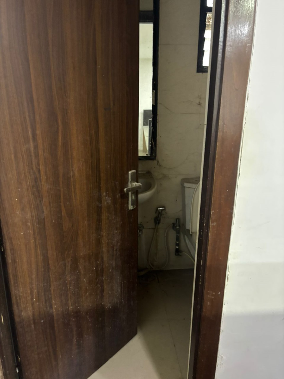847 Sq. Ft. Commercial Office for Rent in Vastrapur Ahmedabad - Media 7