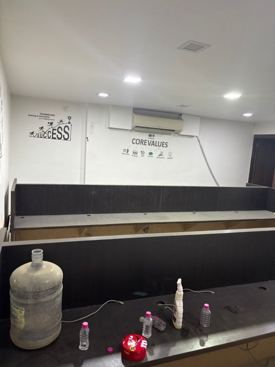 847 Sq. Ft. Commercial Office for Rent in Vastrapur Ahmedabad - Media 9