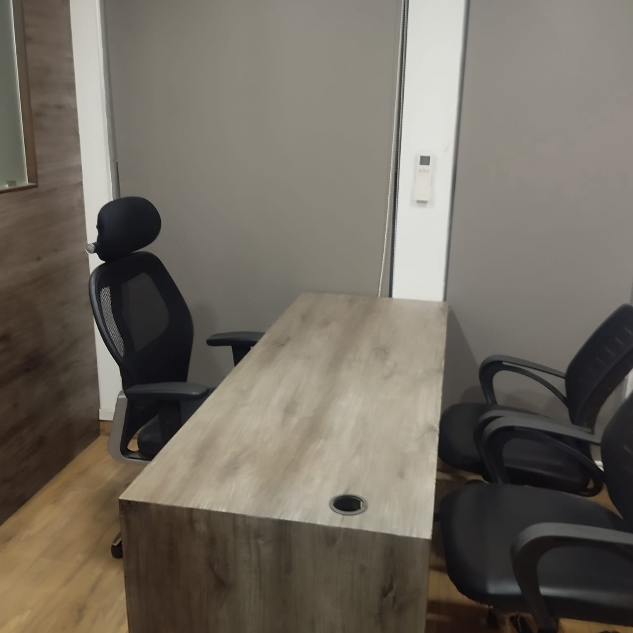 722 Sq. Ft. Commercial Office for Rent in Vastrapur Ahmedabad - Media 2