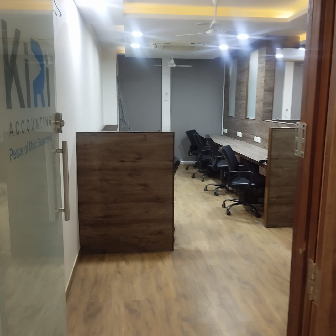 722 Sq. Ft. Commercial Office for Rent in Vastrapur Ahmedabad - Media 4