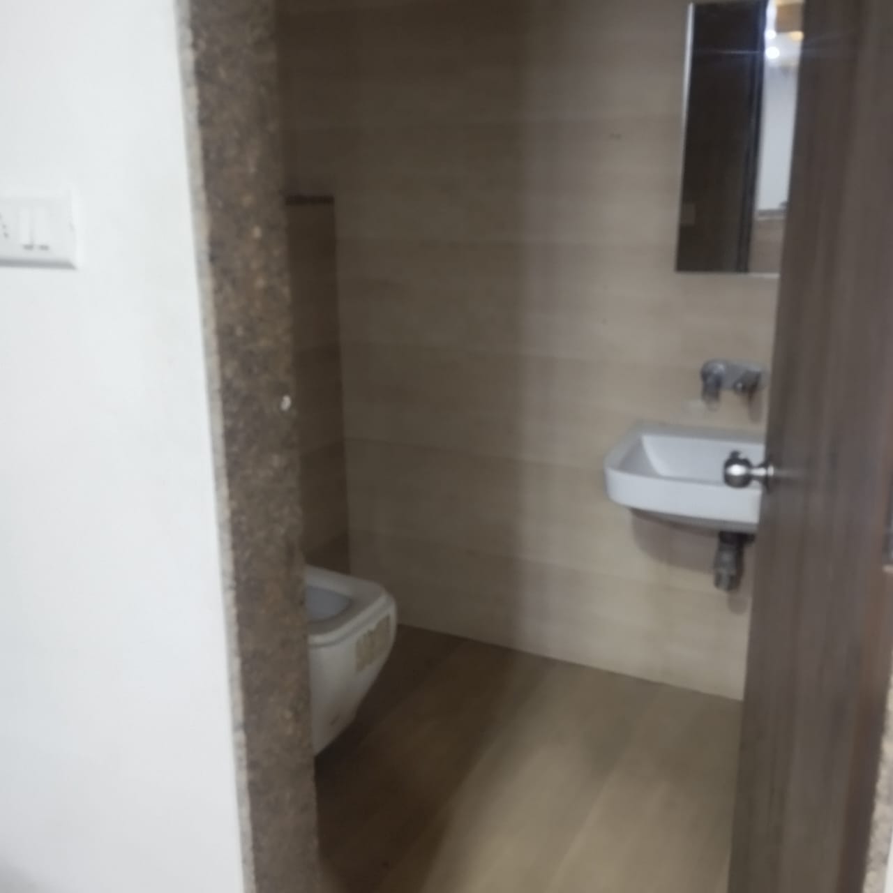 722 Sq. Ft. Commercial Office for Rent in Vastrapur Ahmedabad - Media 5