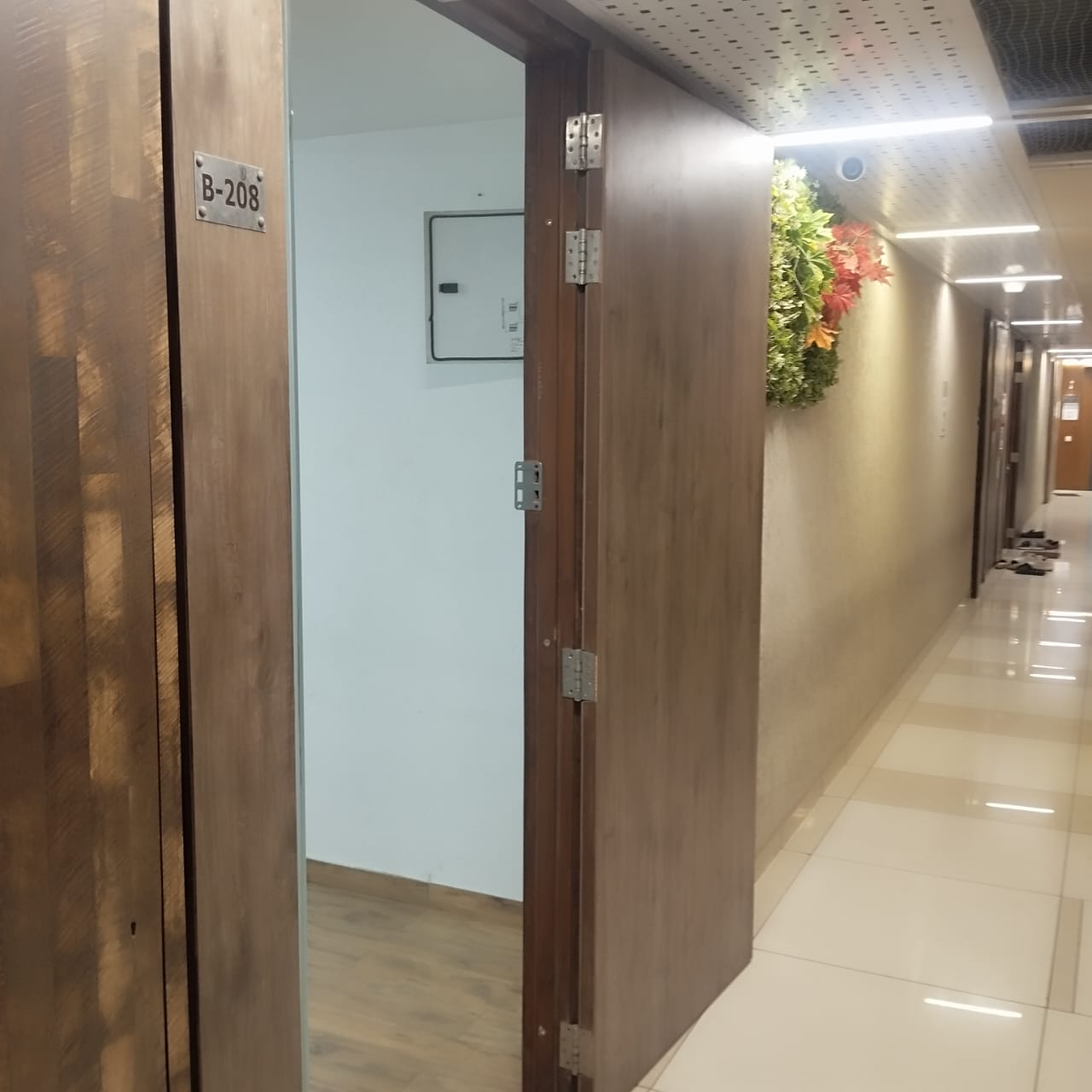 722 Sq. Ft. Commercial Office for Rent in Vastrapur Ahmedabad - Media 7
