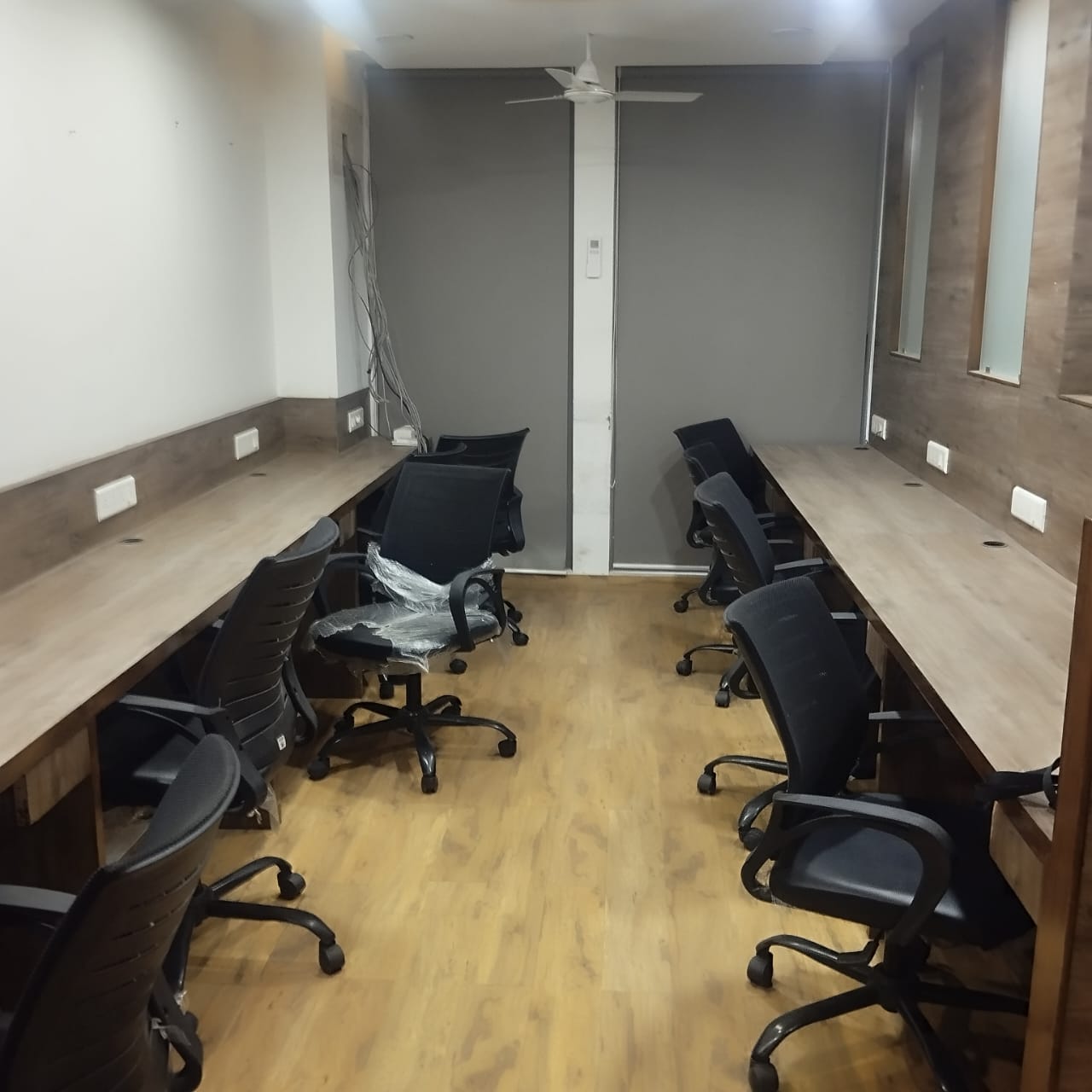 722 Sq. Ft. Commercial Office for Rent in Vastrapur Ahmedabad - Media 8