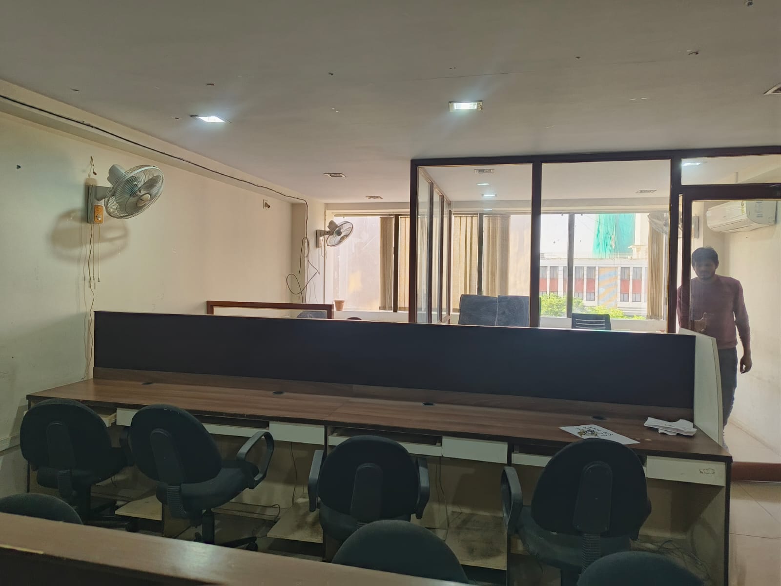 885 Sq. Ft. Commercial Office for Rent in Thaltej Ahmedabad