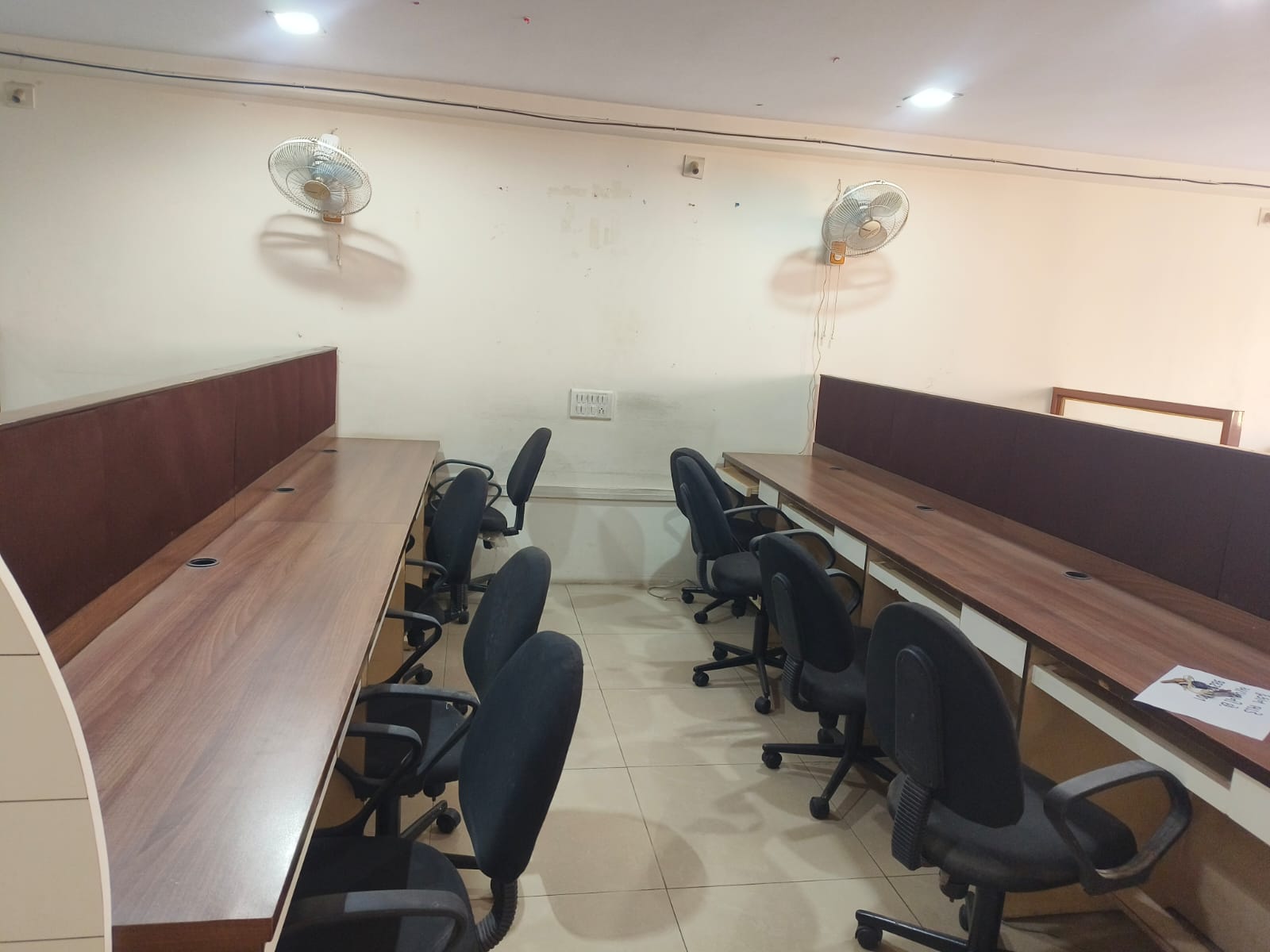 885 Sq. Ft. Commercial Office for Rent in Thaltej Ahmedabad - Media 3