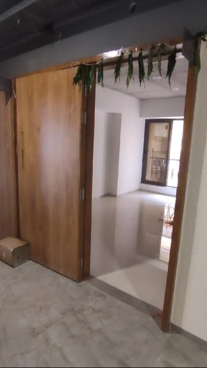 362 Sq. Ft. Commercial Office for Rent in Satellite Ahmedabad - Media 3