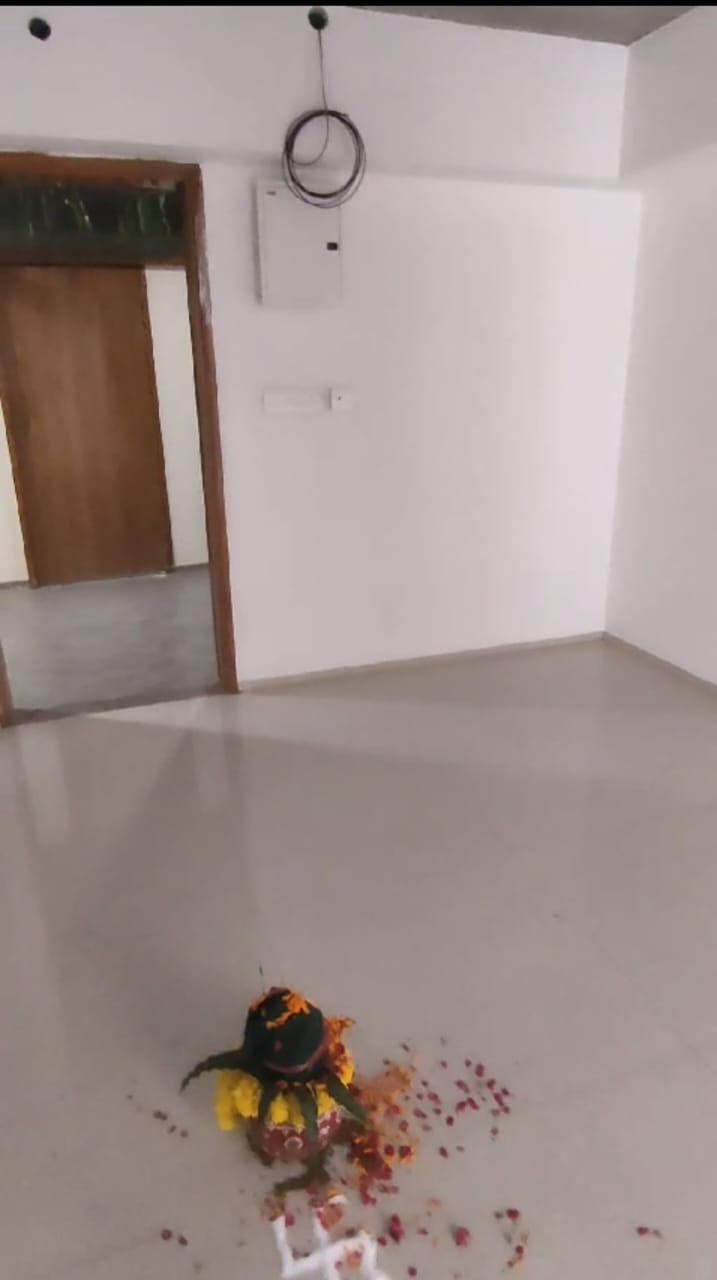 362 Sq. Ft. Commercial Office for Rent in Satellite Ahmedabad - Media 2