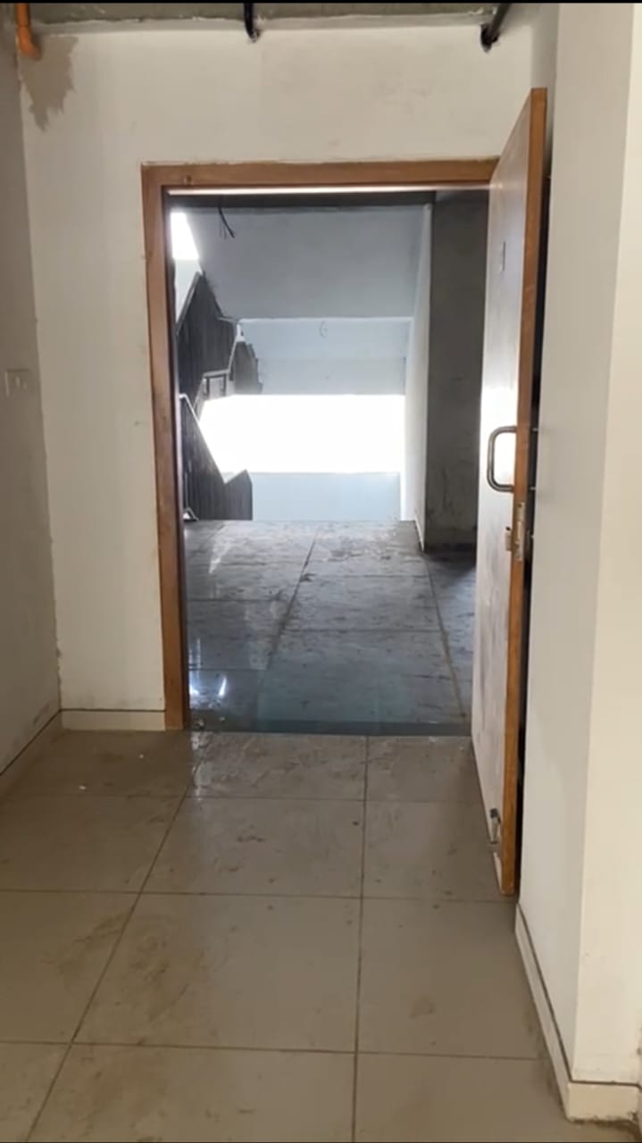 981 Sq. Ft. Commercial Office for Rent in Gota Ahmedabad - Media 4