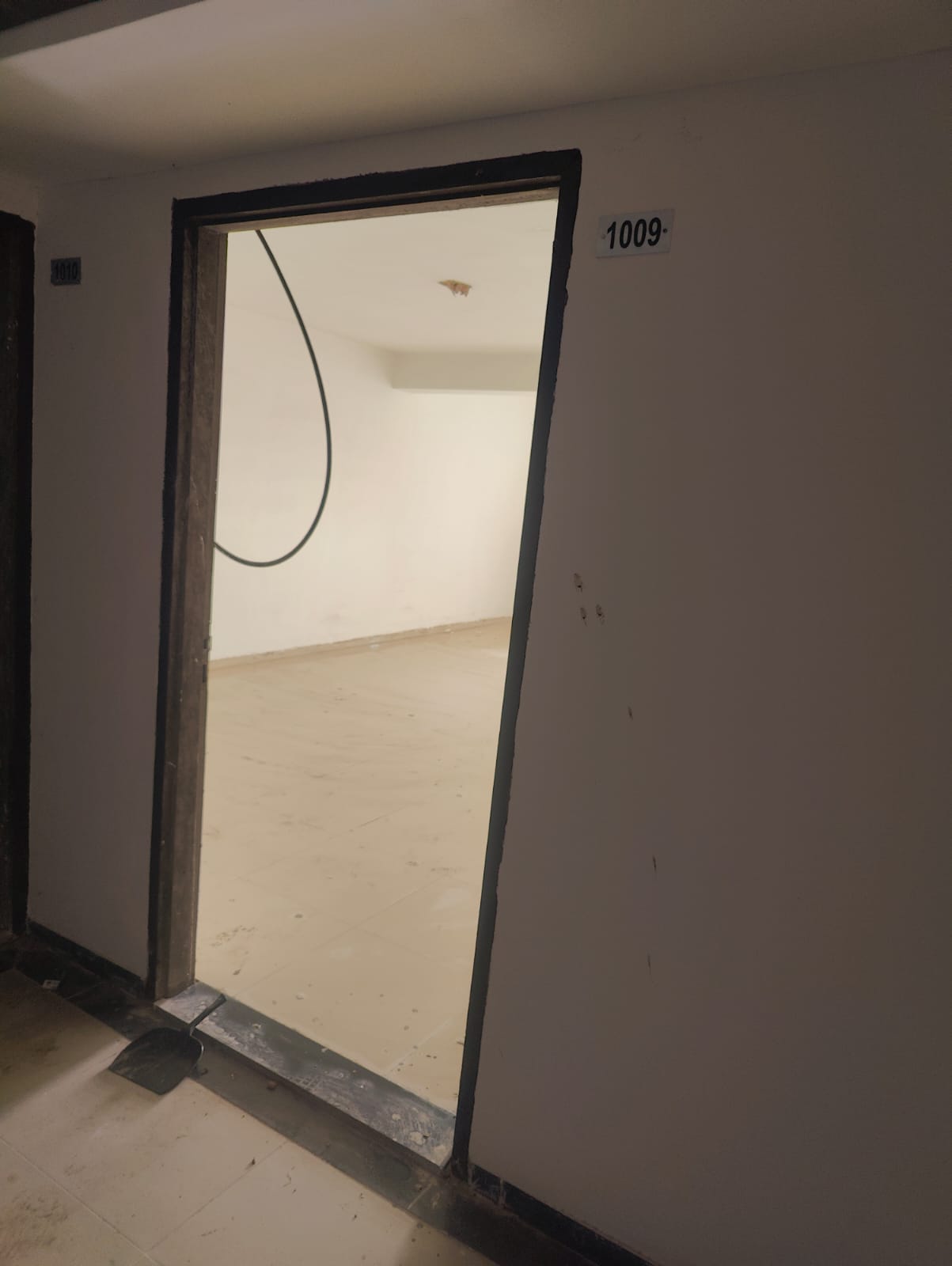 918 Sq. Ft. Commercial Office for Rent in Prahladnagar Ahmedabad