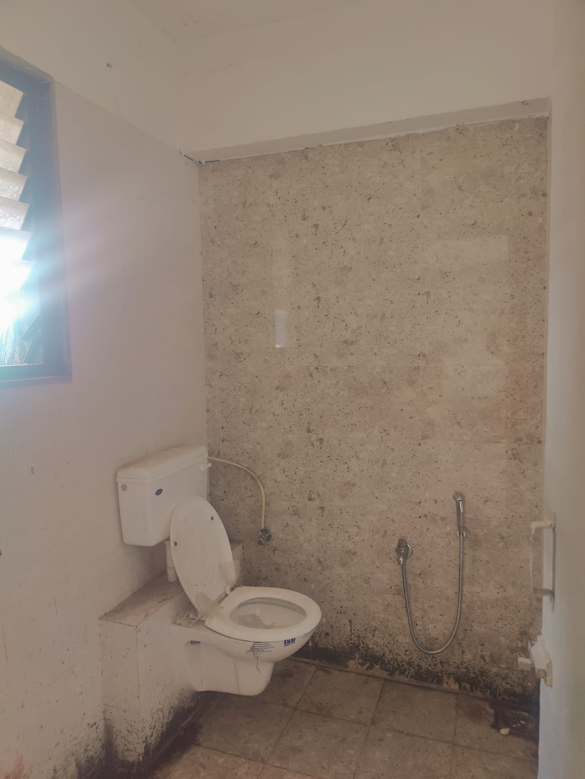 918 Sq. Ft. Commercial Office for Rent in Prahladnagar Ahmedabad - Media 5