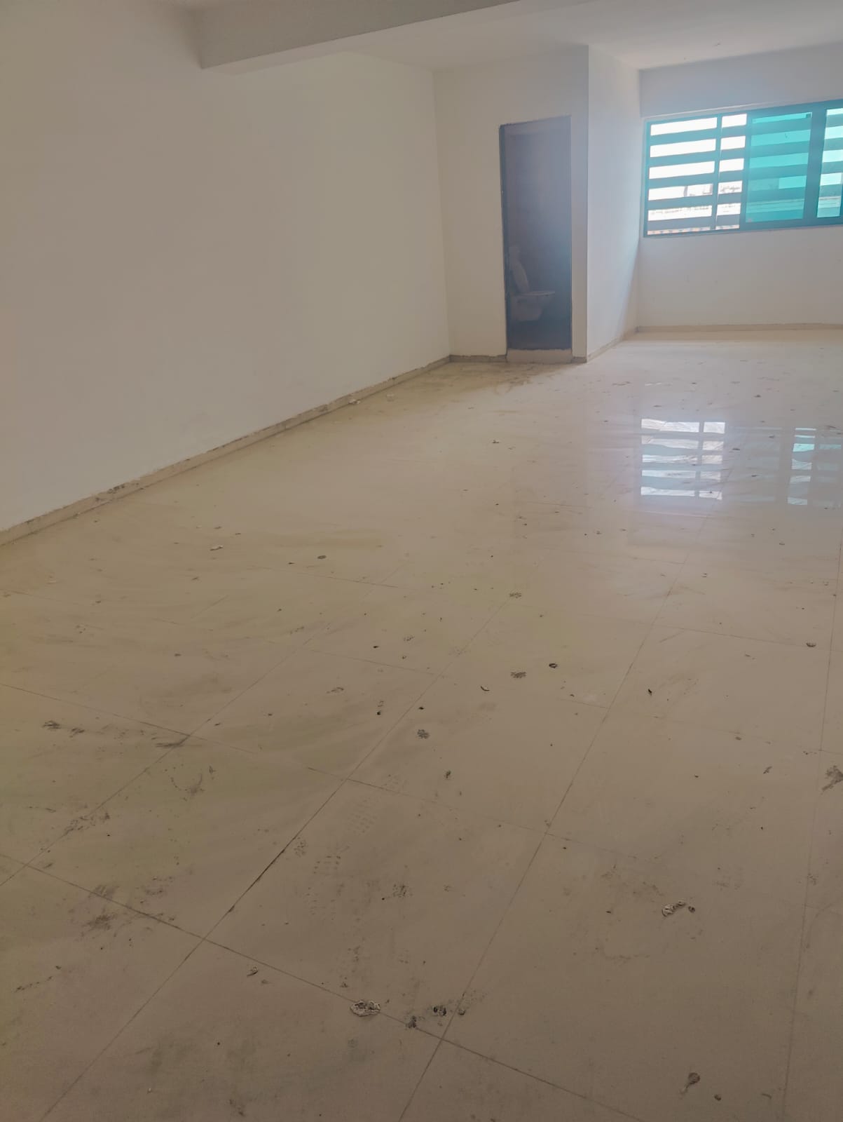 918 Sq. Ft. Commercial Office for Rent in Prahladnagar Ahmedabad - Media 9