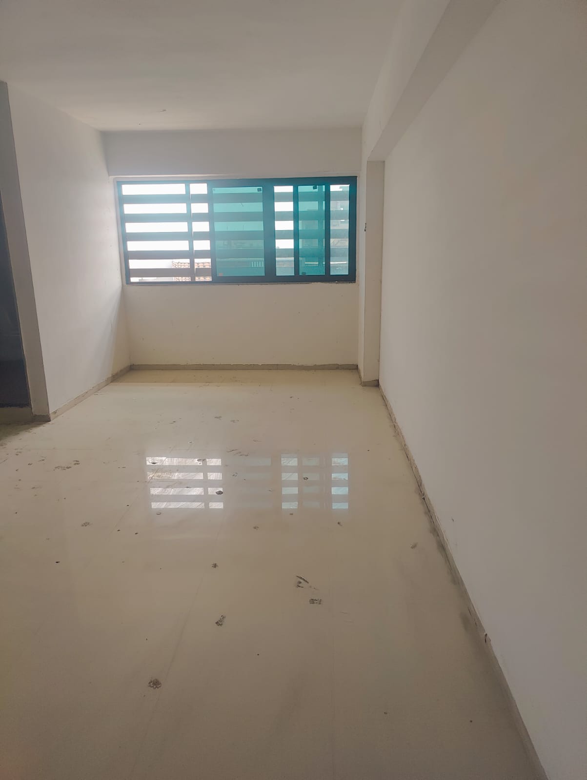 918 Sq. Ft. Commercial Office for Rent in Prahladnagar Ahmedabad - Media 11