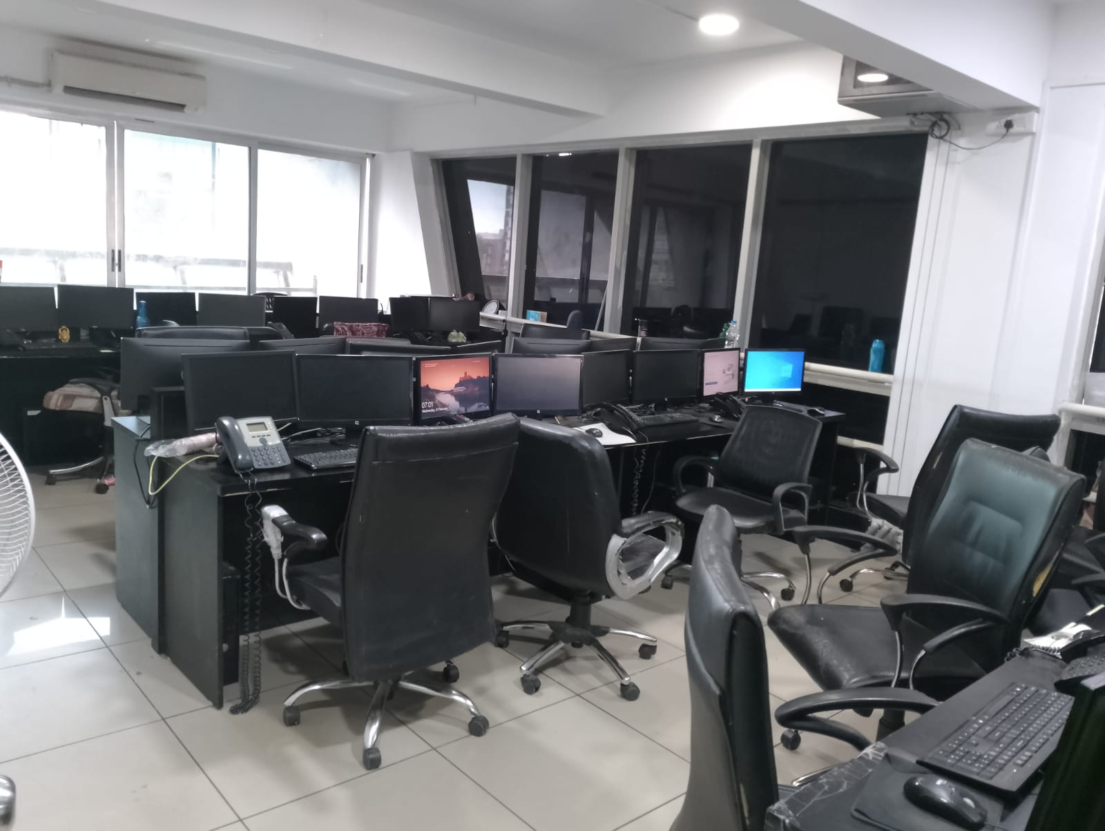 1305 Sq. Ft. Commercial Office for Rent in Prahladnagar Ahmedabad - Media 11