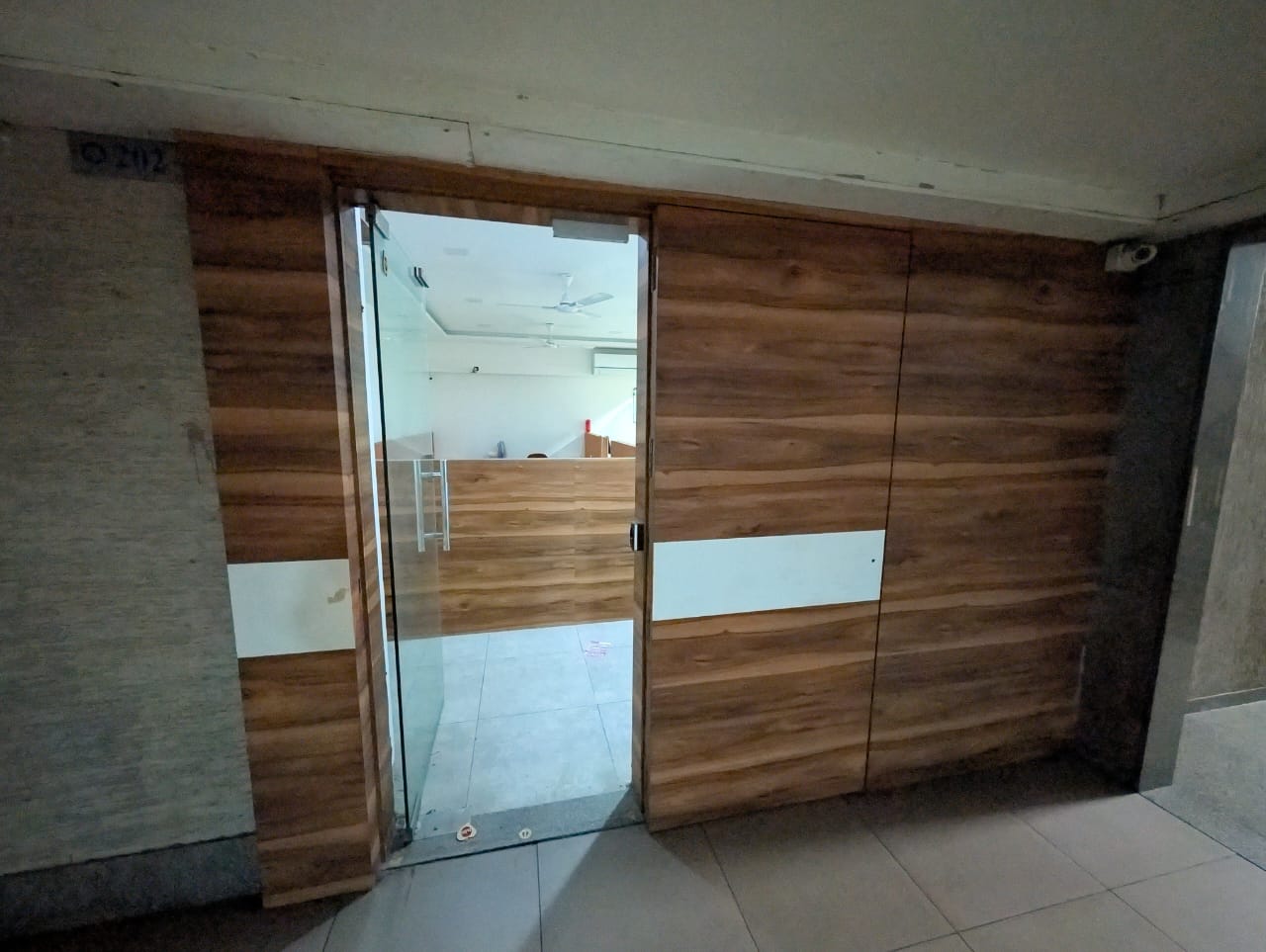 1015 Sq. Ft. Commercial Office for Rent in Thaltej Ahmedabad