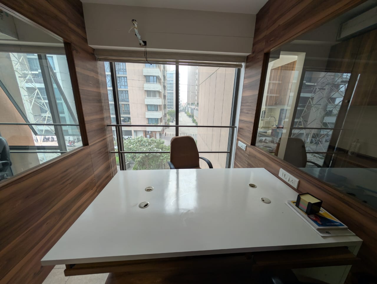 1015 Sq. Ft. Commercial Office for Rent in Thaltej Ahmedabad - Media 4