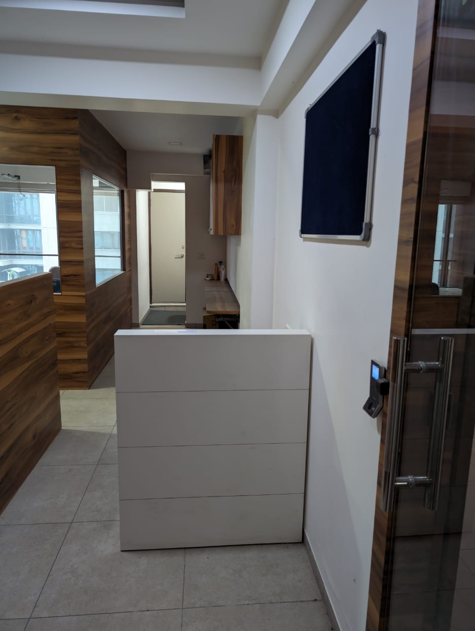 1015 Sq. Ft. Commercial Office for Rent in Thaltej Ahmedabad - Media 6