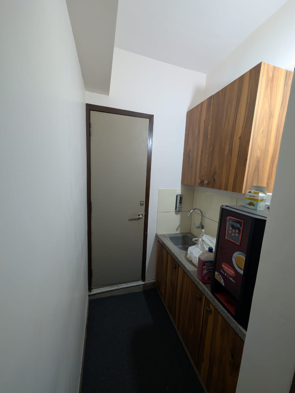 1015 Sq. Ft. Commercial Office for Rent in Thaltej Ahmedabad - Media 7
