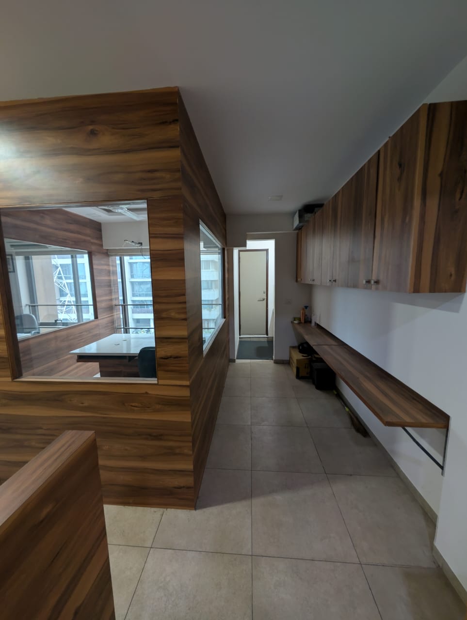 1015 Sq. Ft. Commercial Office for Rent in Thaltej Ahmedabad - Media 9