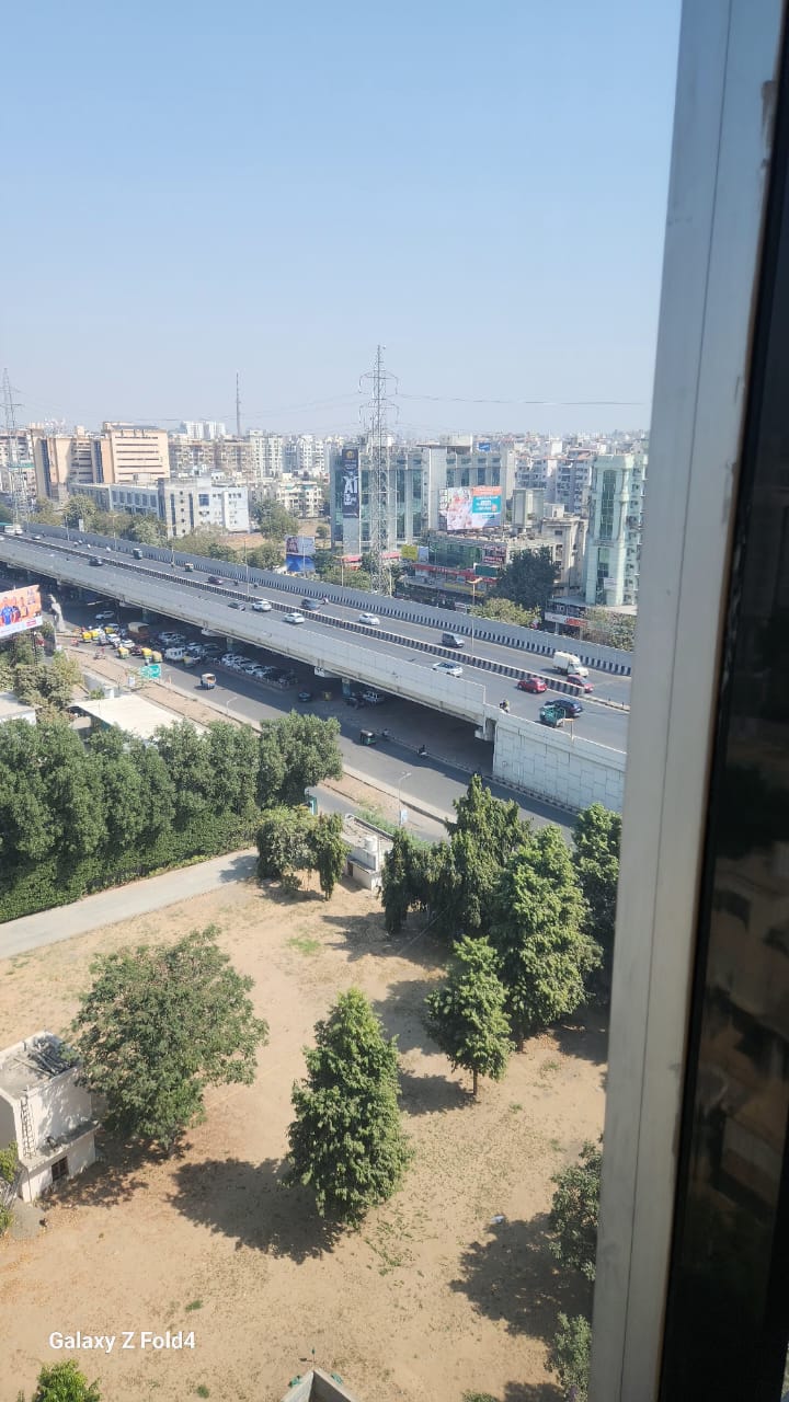 1095 Sq. Ft. Commercial Office for Rent in Sg Highway Ahmedabad - Media 13