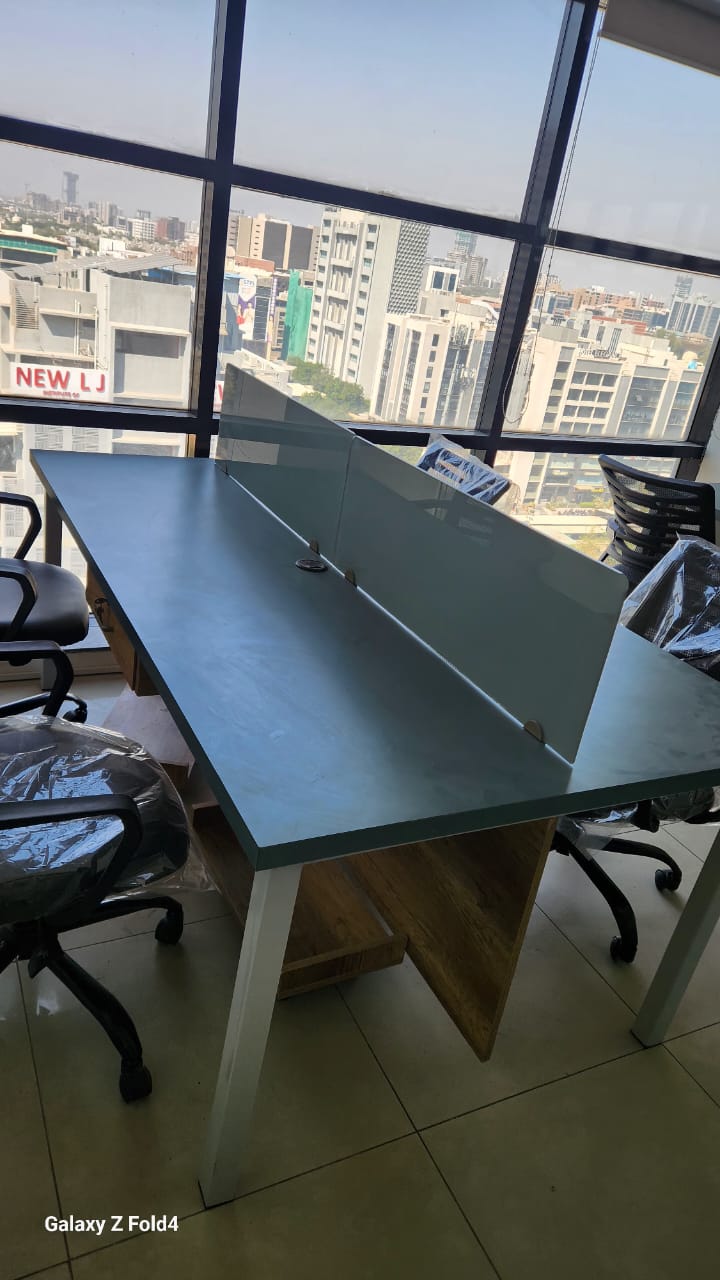 1095 Sq. Ft. Commercial Office for Rent in Sg Highway Ahmedabad