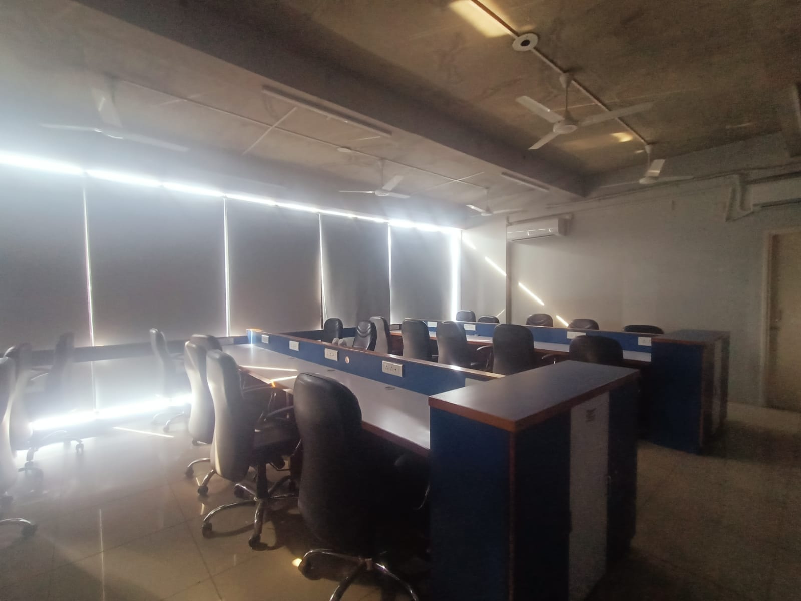 2242 Sq. Ft. Commercial Office for Rent in Sg Highway Ahmedabad - Media 8