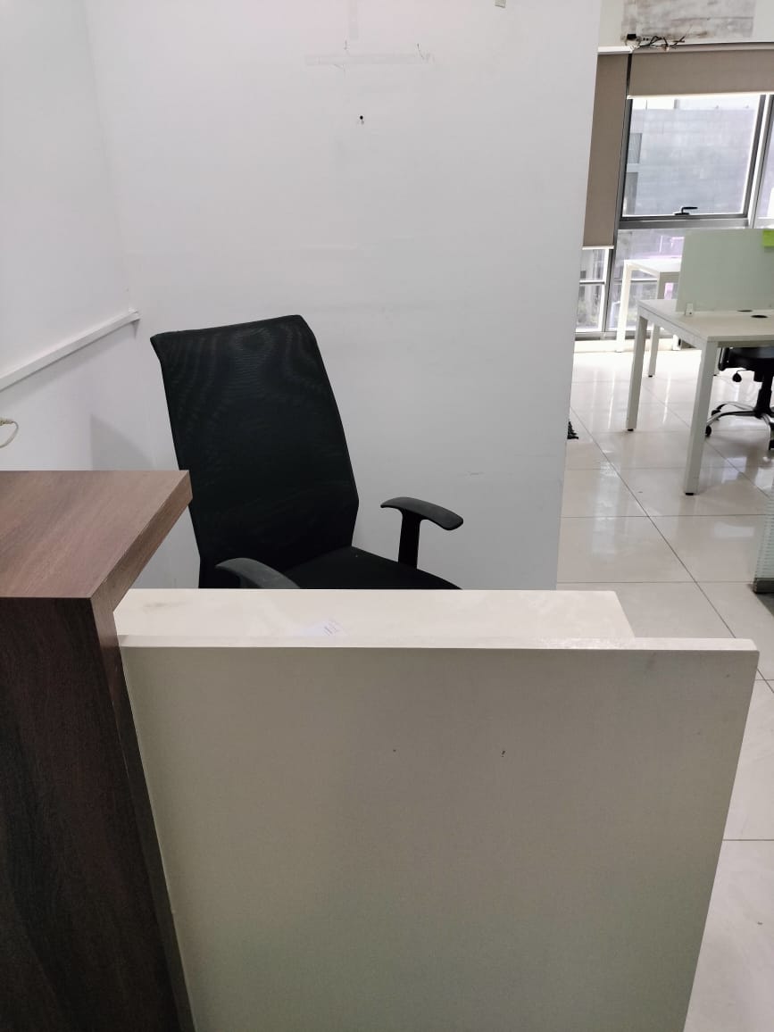 585 Sq. Ft. Commercial Office for Rent in Sg Highway Ahmedabad - Media 2