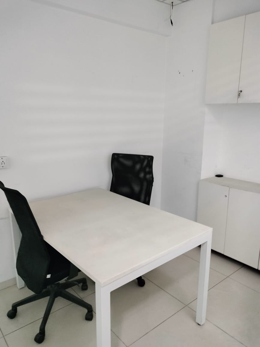 585 Sq. Ft. Commercial Office for Rent in Sg Highway Ahmedabad - Media 3