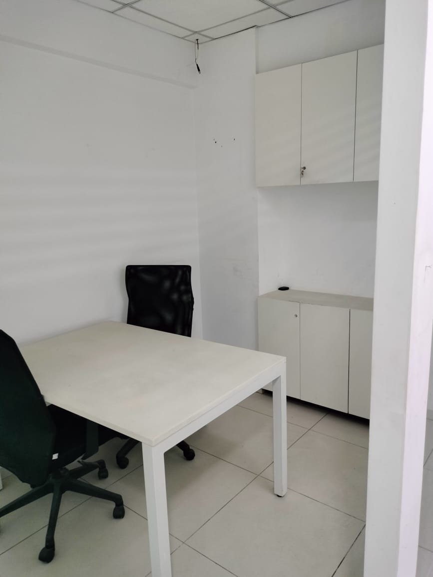 585 Sq. Ft. Commercial Office for Rent in Sg Highway Ahmedabad - Media 9