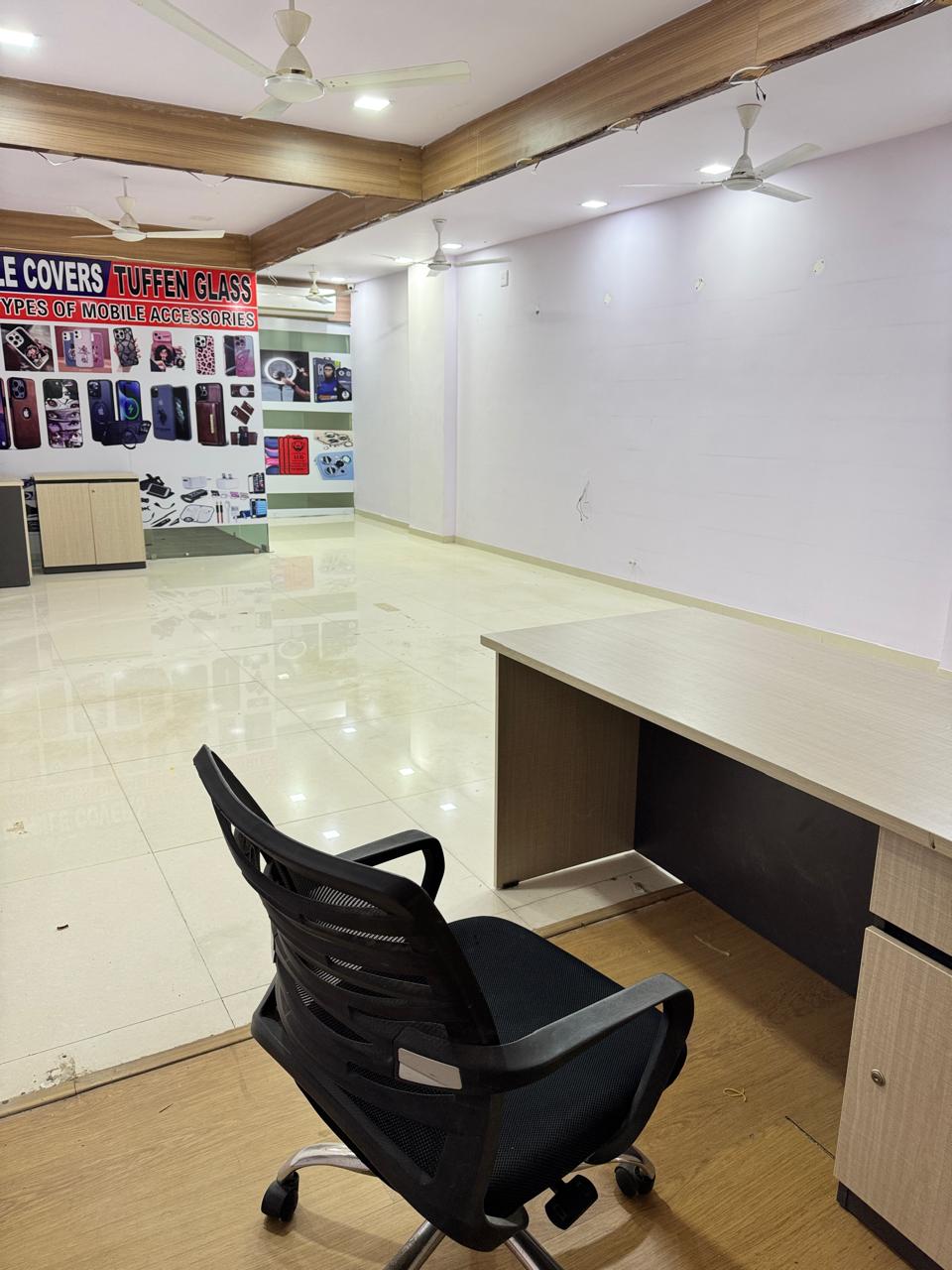 1250 Sq. Ft. Commercial Office for Rent in Satellite Ahmedabad - Media 5
