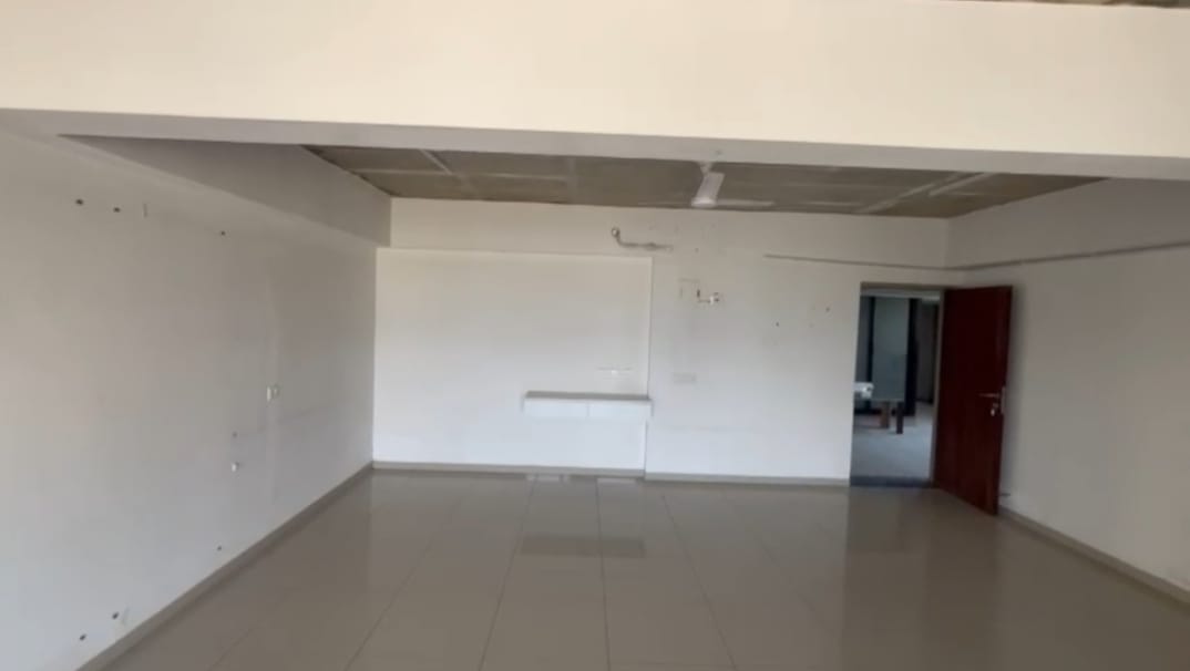 856 Sq. Ft. Commercial Office for Rent in Rajpath Club Road Ahmedabad - Media 9