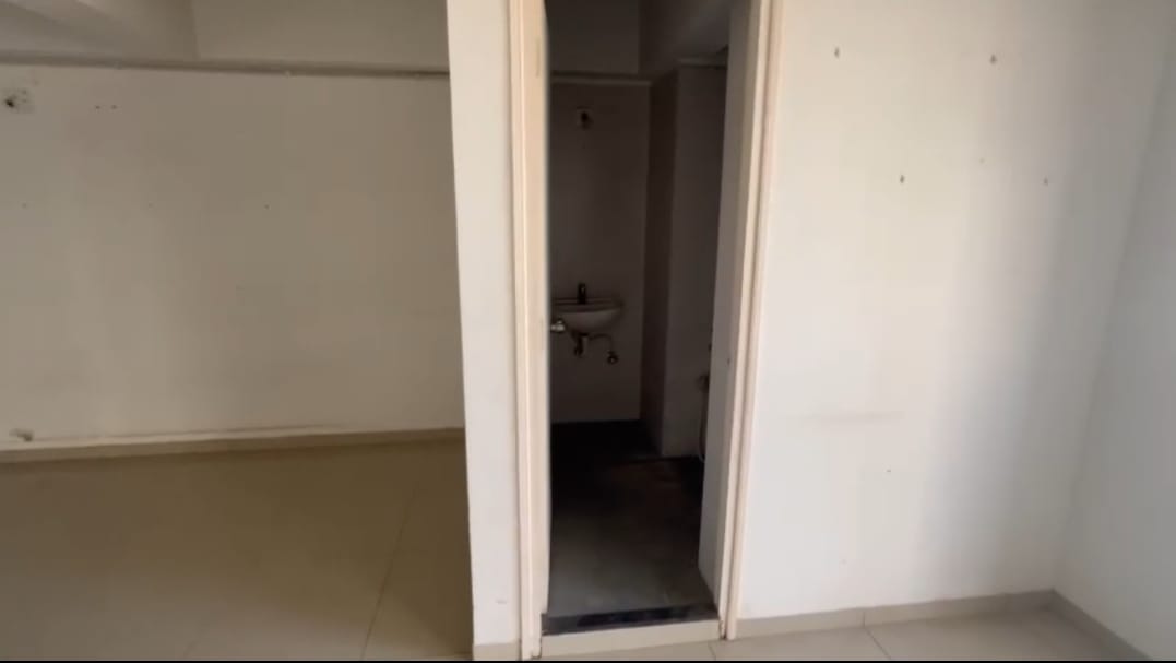 856 Sq. Ft. Commercial Office for Rent in Rajpath Club Road Ahmedabad - Media 3