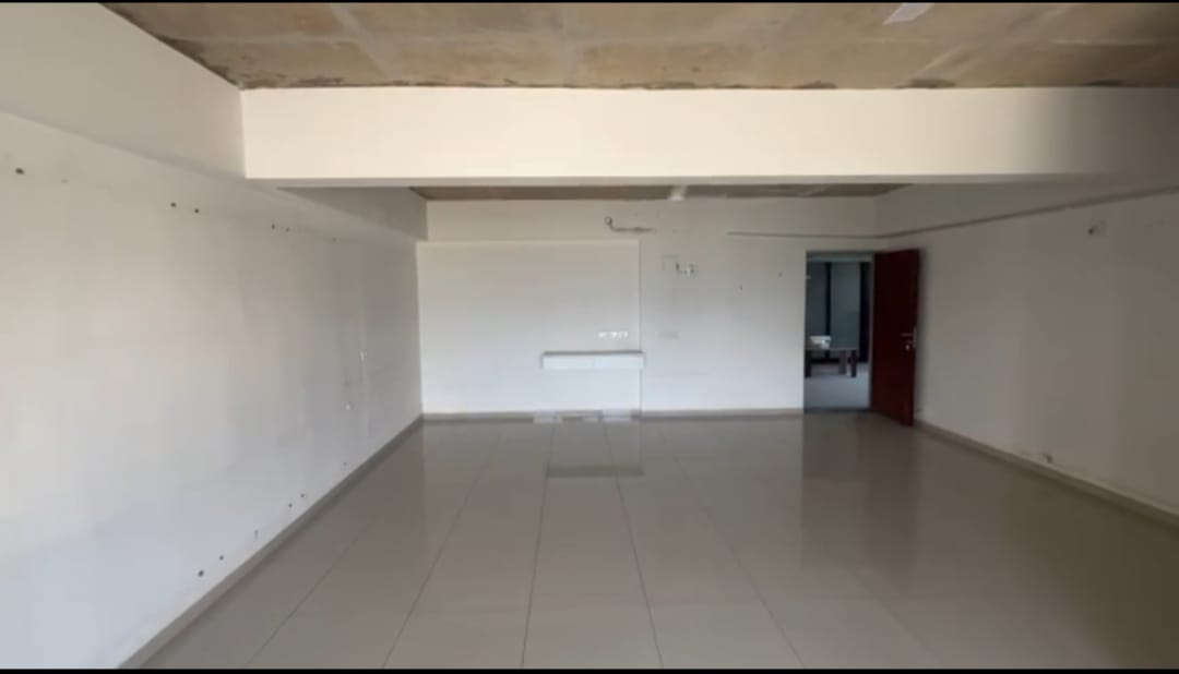 856 Sq. Ft. Commercial Office for Rent in Rajpath Club Road Ahmedabad - Media 10