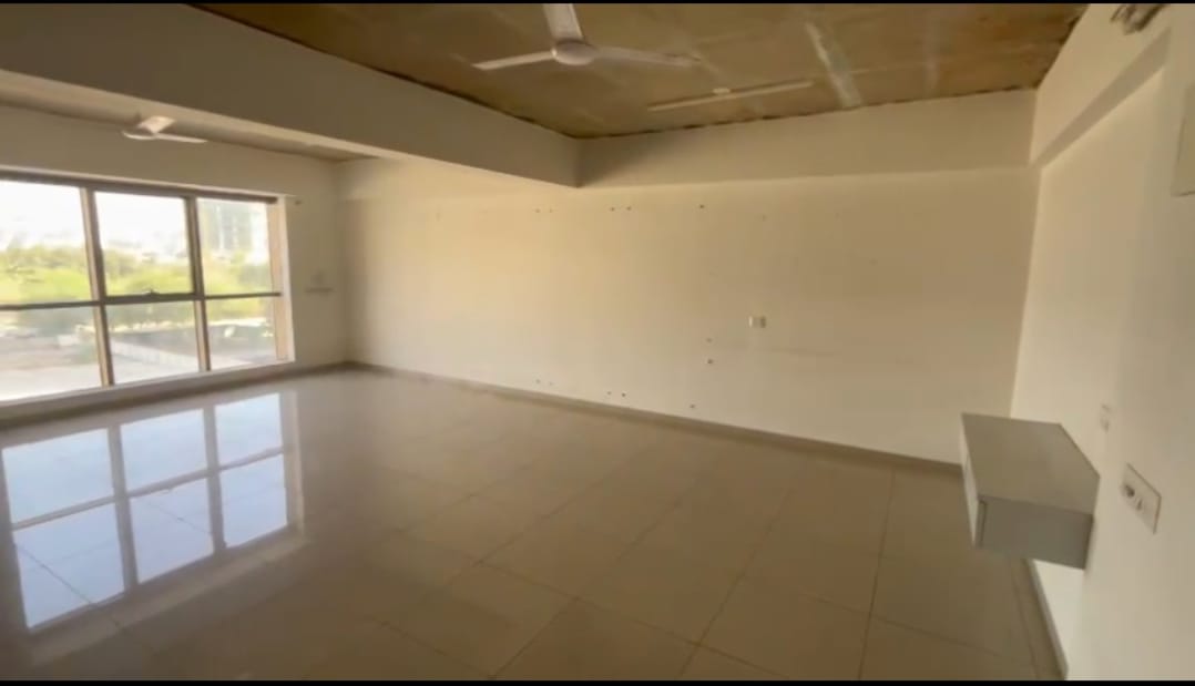 856 Sq. Ft. Commercial Office for Rent in Rajpath Club Road Ahmedabad - Media 11
