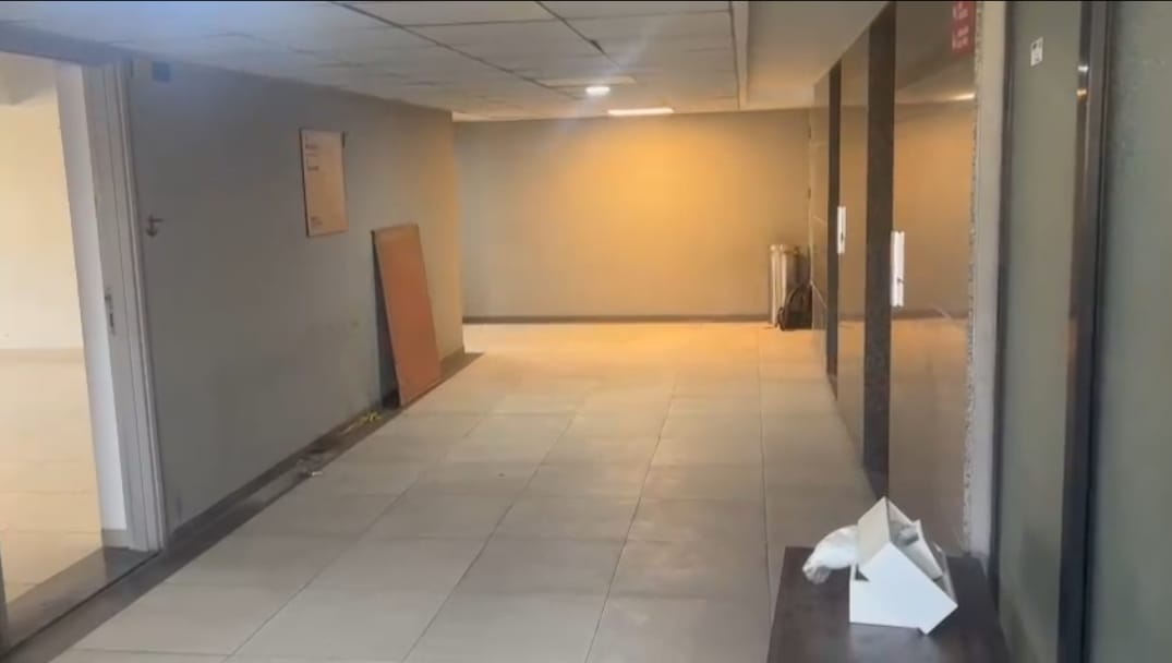 856 Sq. Ft. Commercial Office for Rent in Rajpath Club Road Ahmedabad - Media 13