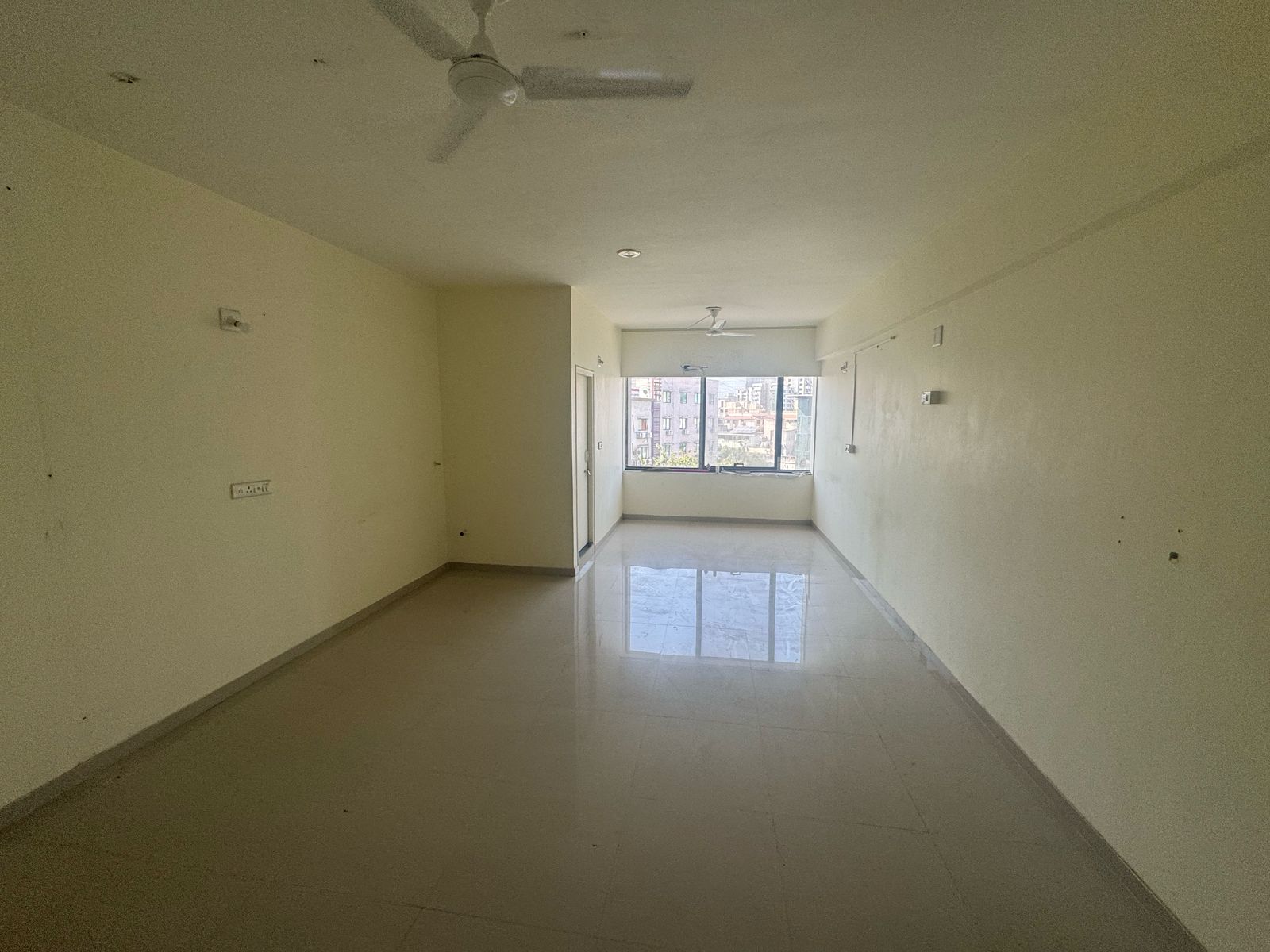 620 Sq. Ft. Commercial Office for Rent in Bodakdev Ahmedabad - Media 3