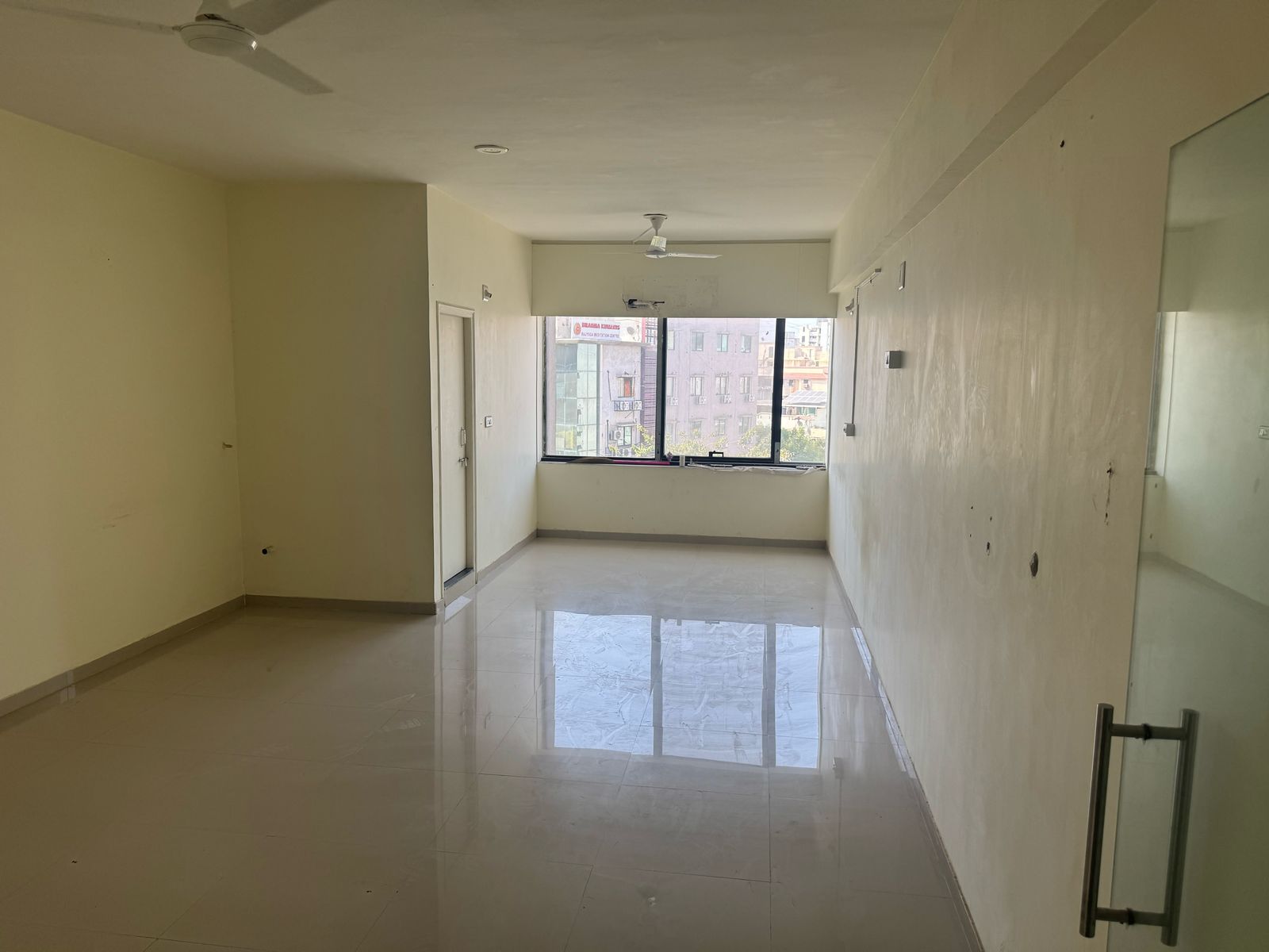 620 Sq. Ft. Commercial Office for Rent in Bodakdev Ahmedabad - Media 4