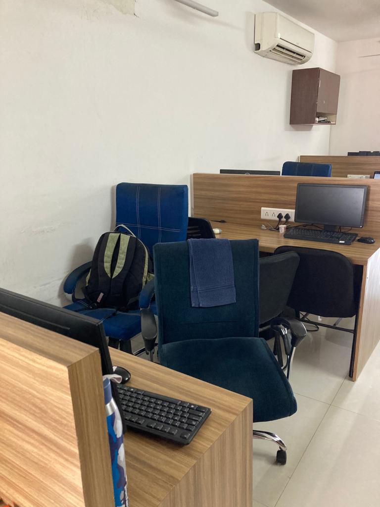 939 Sq. Ft. Commercial Office for Rent in Satellite Ahmedabad - Media 4