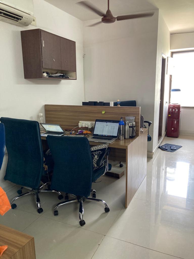 939 Sq. Ft. Commercial Office for Rent in Satellite Ahmedabad - Media 5